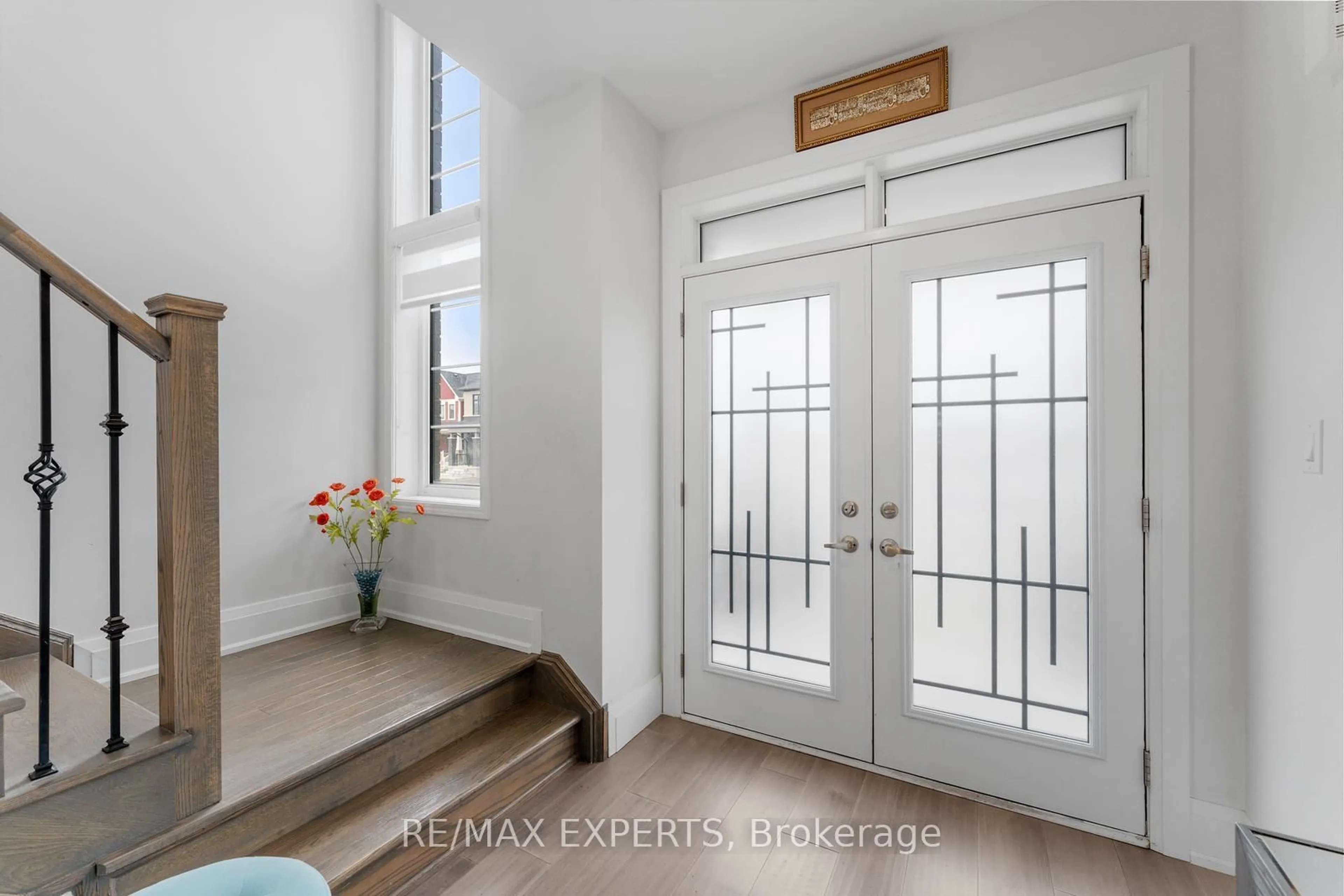 Indoor entryway for 21 Malcolm Cres, Haldimand Ontario N3W 0C8