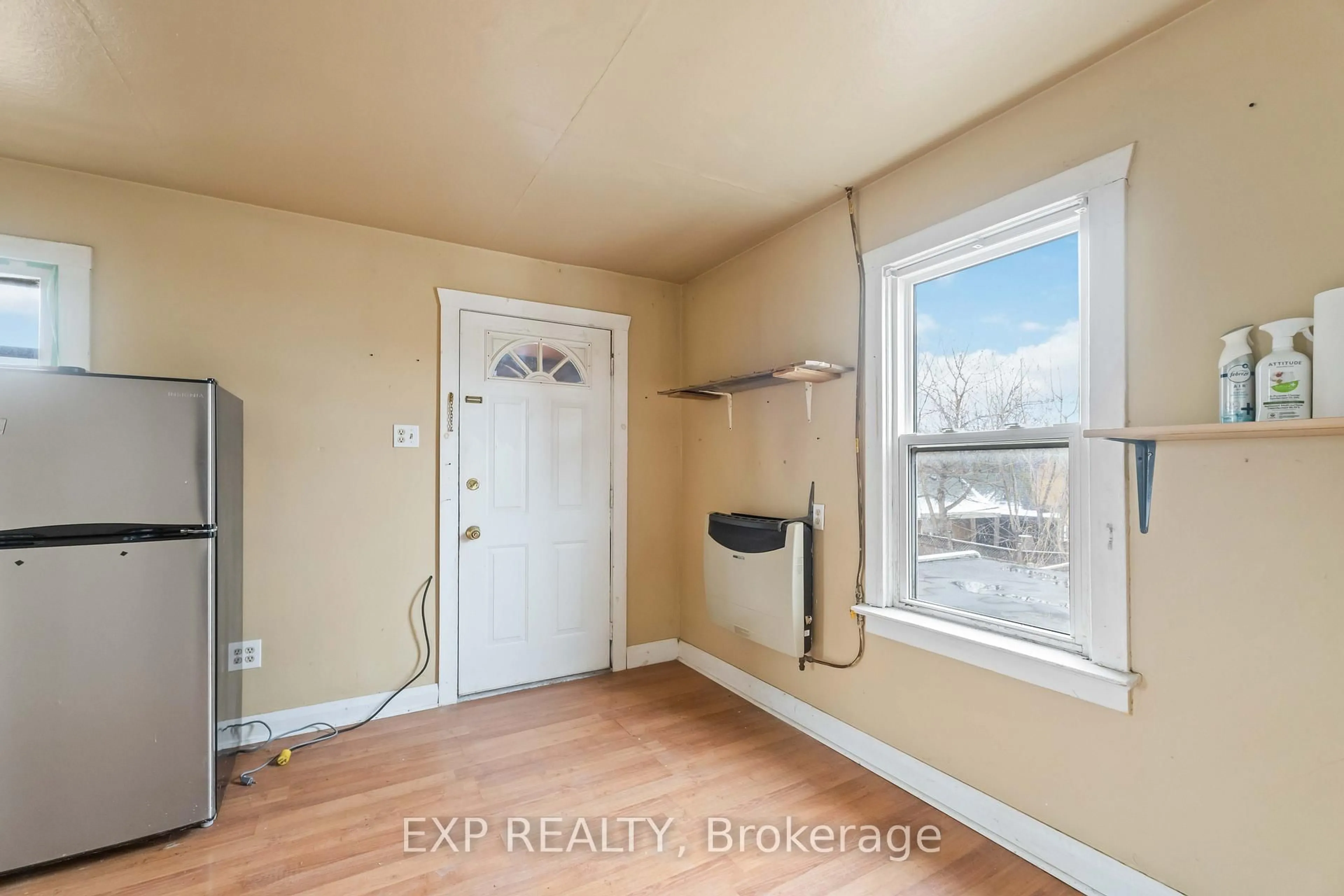 A pic of a room for 3937 Main St, Niagara Falls Ontario L2G 6B7