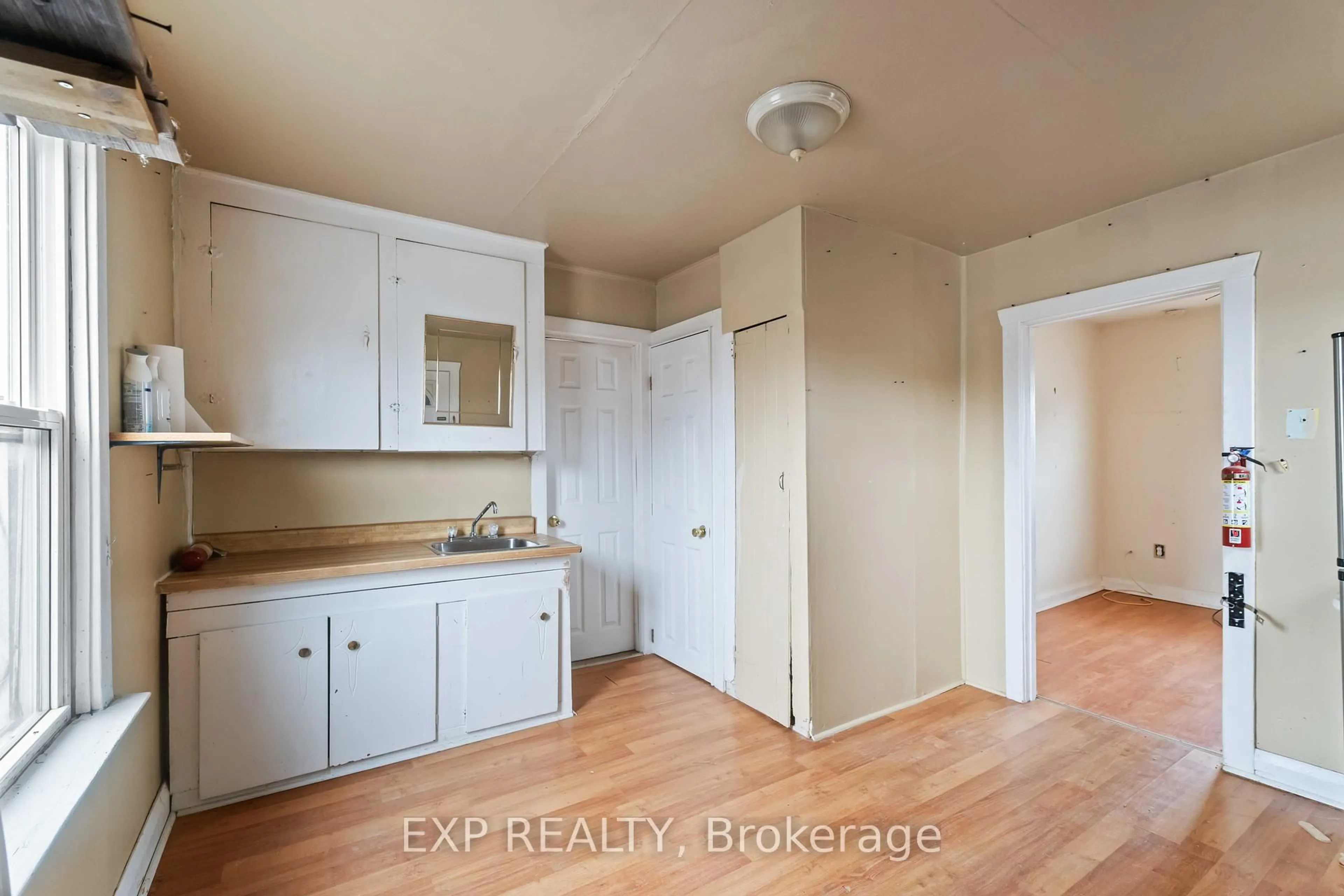 A pic of a room for 3937 Main St, Niagara Falls Ontario L2G 6B7