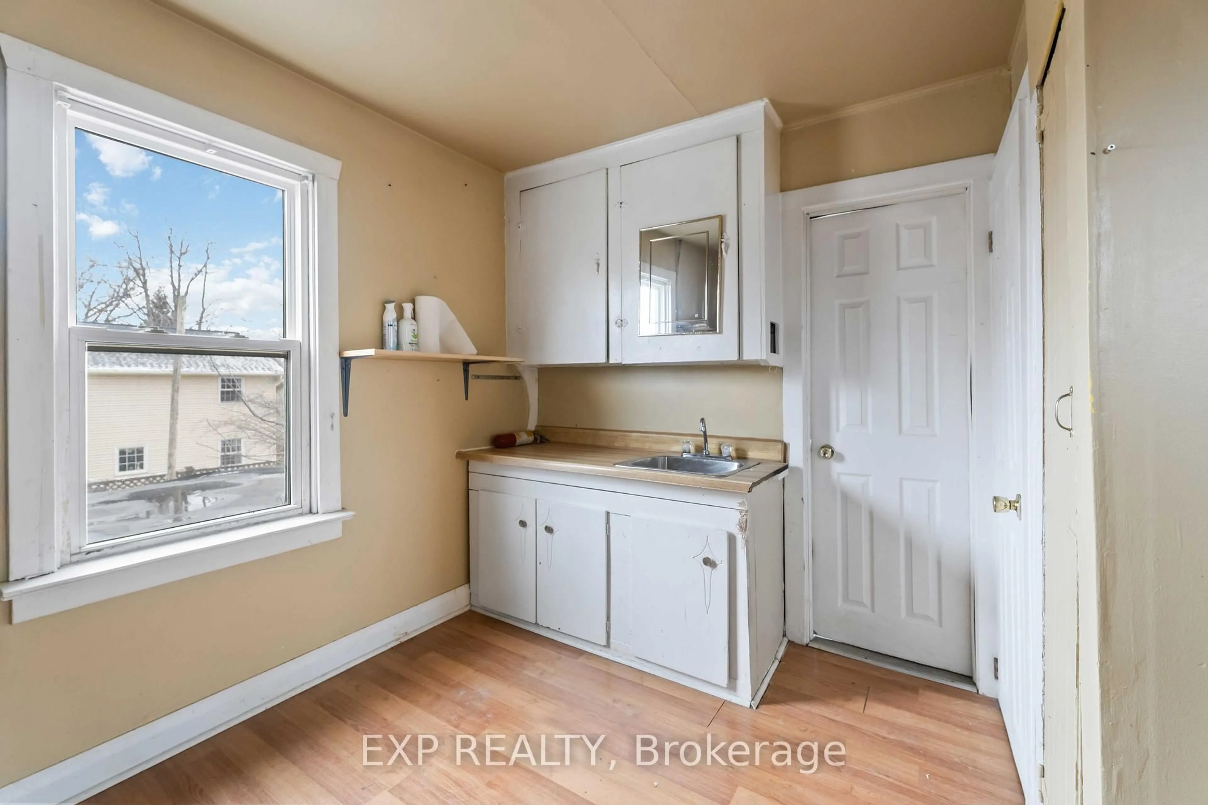 Unknown for 3937 Main St, Niagara Falls Ontario L2G 6B7