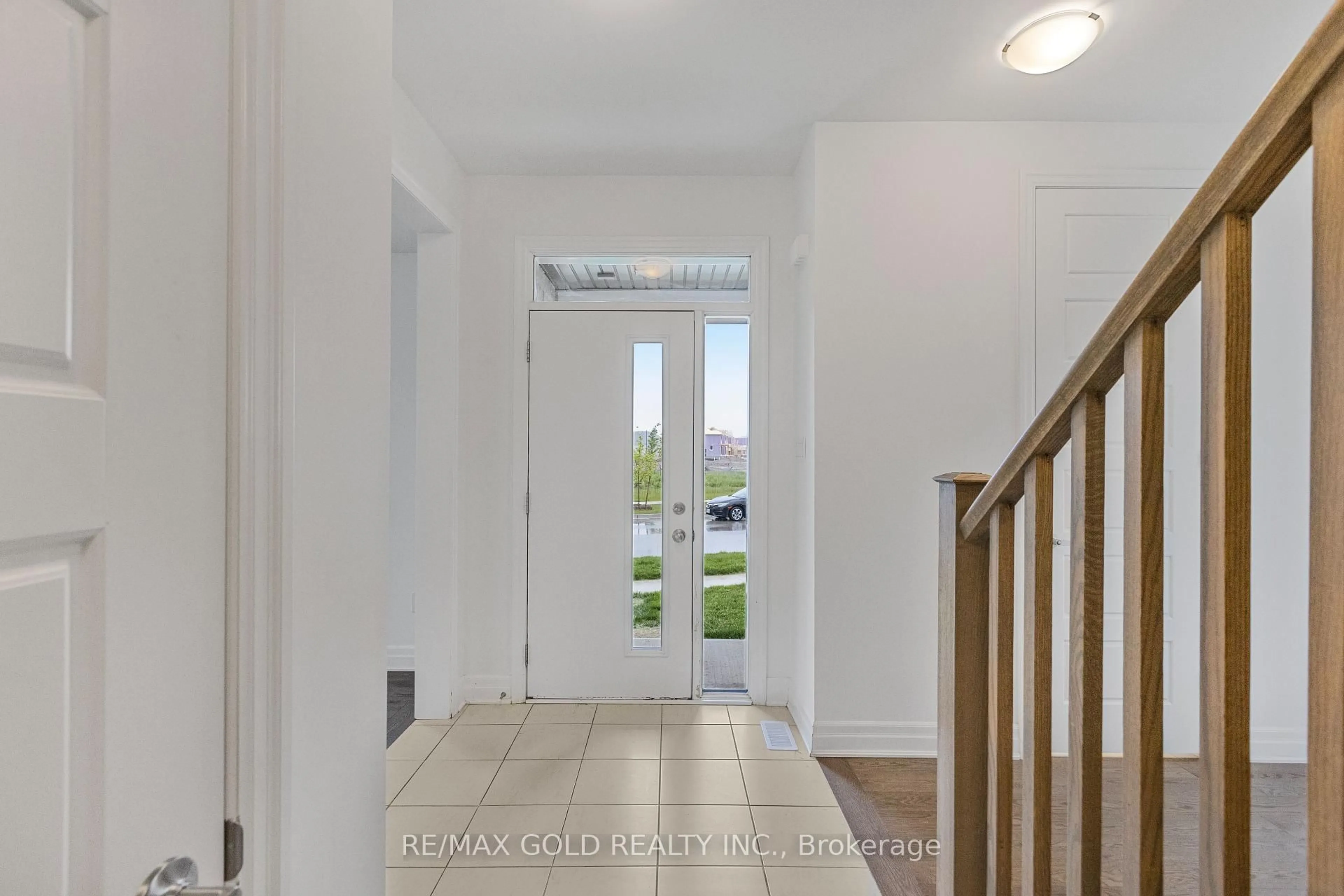 Indoor entryway for 165 Forestwalk St, Kitchener Ontario N2R 0T2