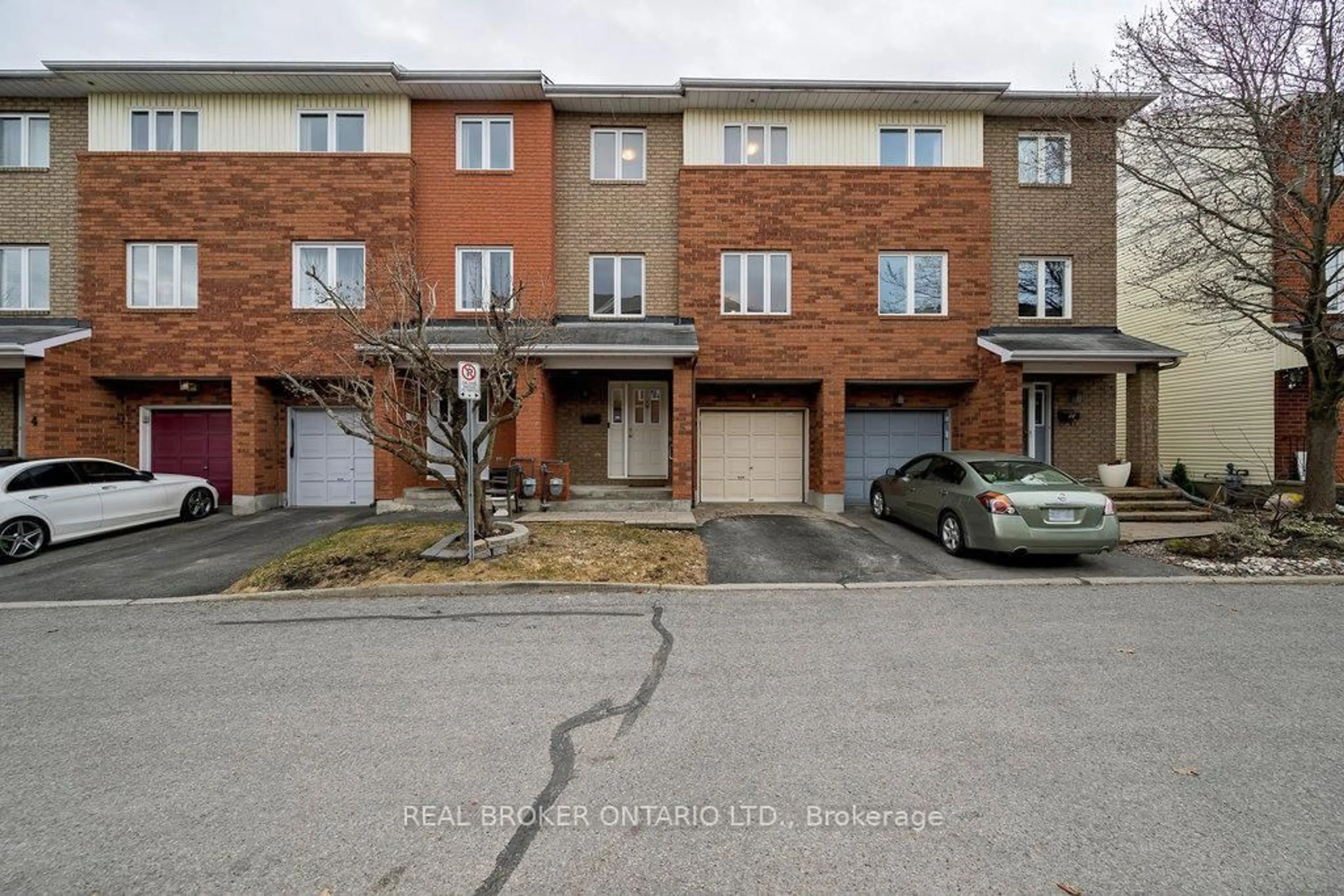 Unknown for 8 Drayton N/A, Ottawa Ontario K1K 4R1