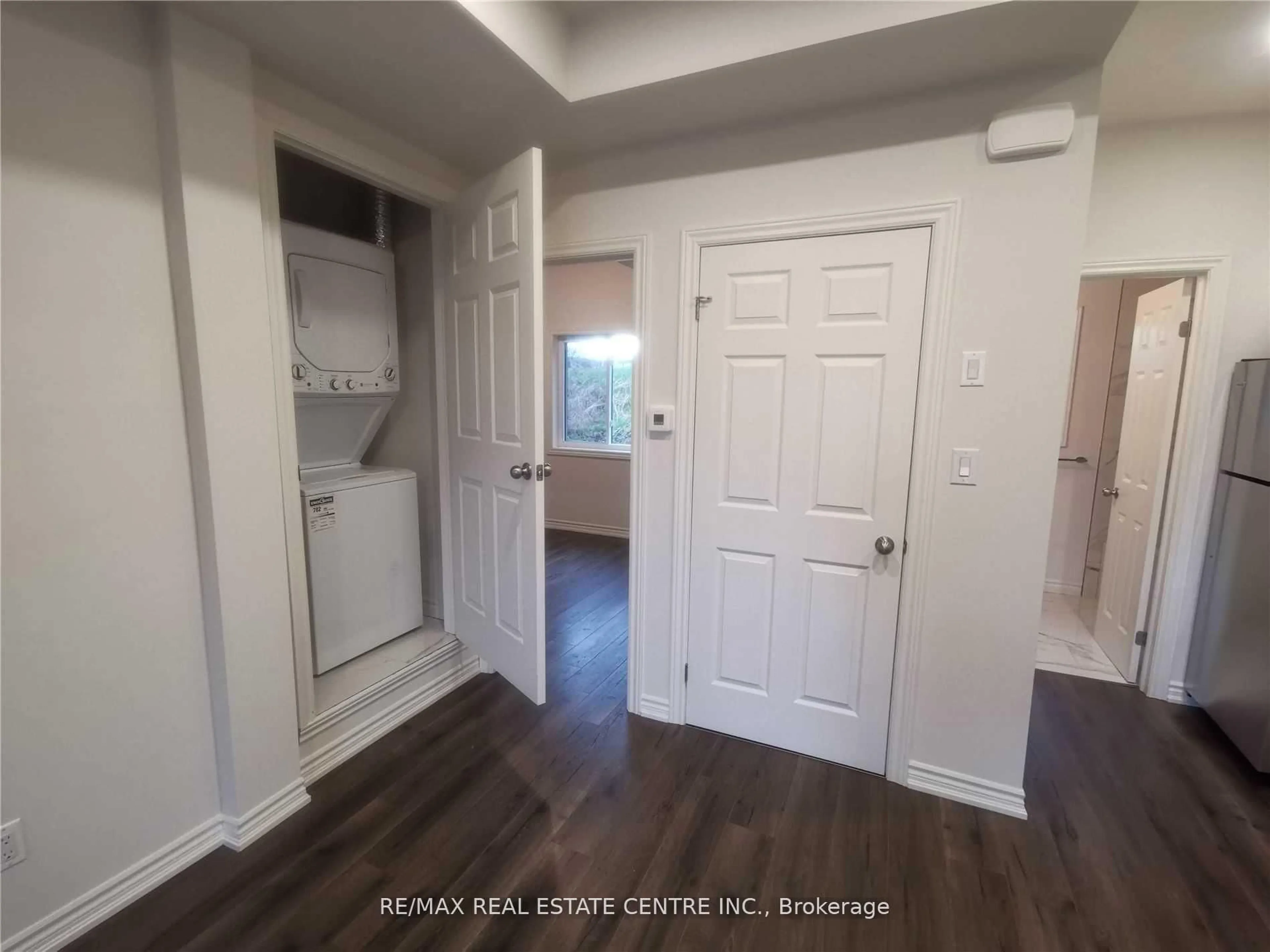 Indoor entryway for 164 Heiman St #3B, Kitchener Ontario N2M 3L9