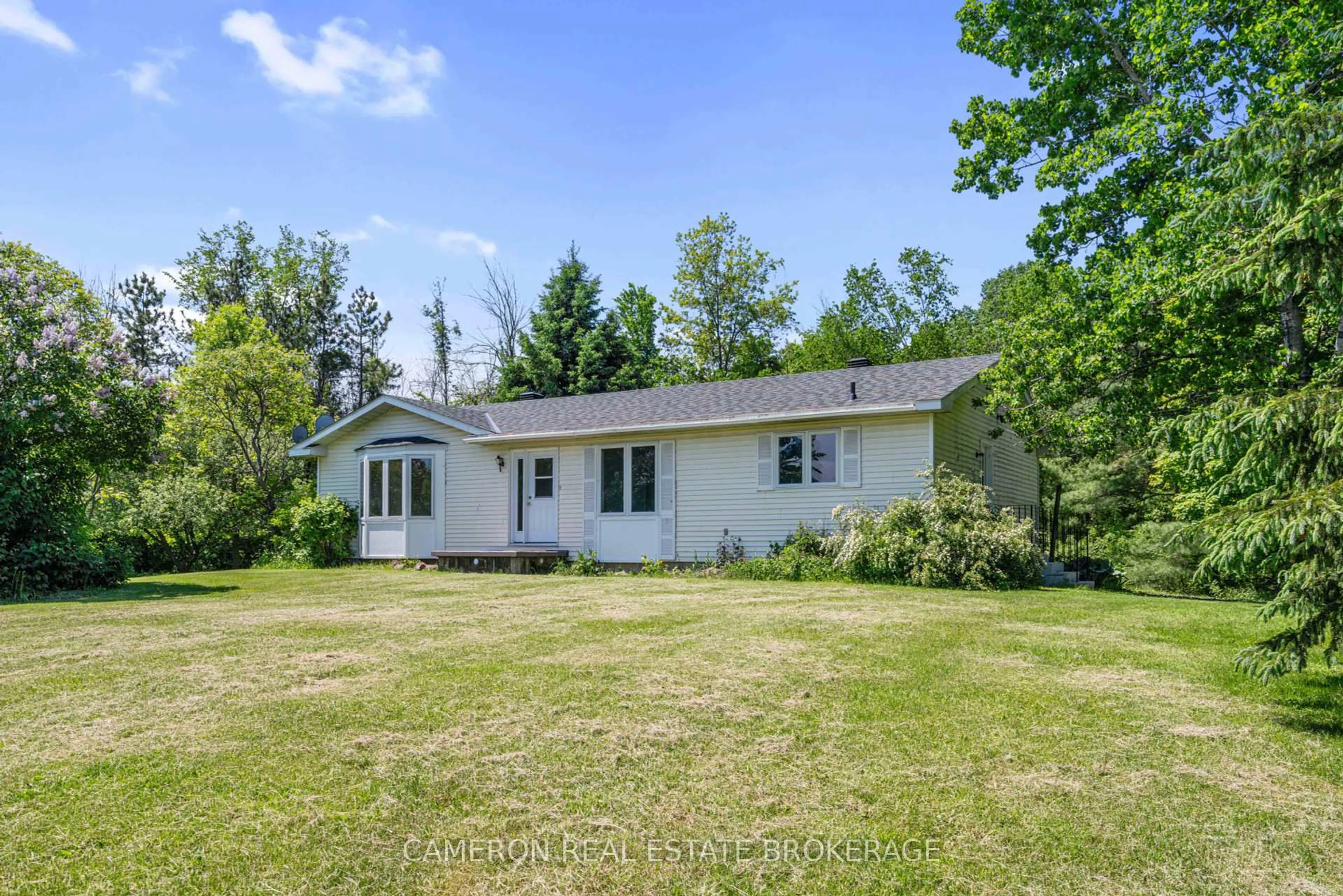 A pic from outside/outdoor area/front of a property/back of a property/a pic from drone, unknown for 6050 Spring Creek Rd, South Glengarry Ontario K0C 2E0