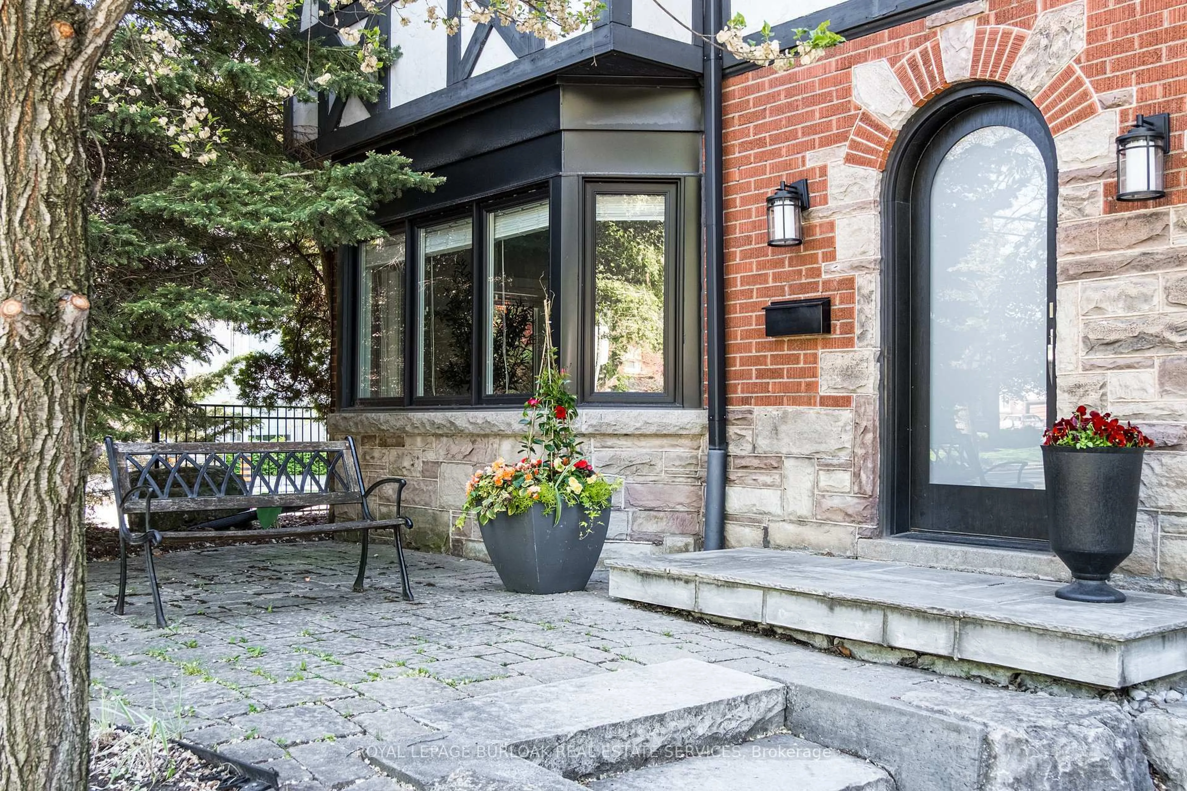 Home with brick exterior material, street for 3 Oakwood Pl, Hamilton Ontario L8S 4C9