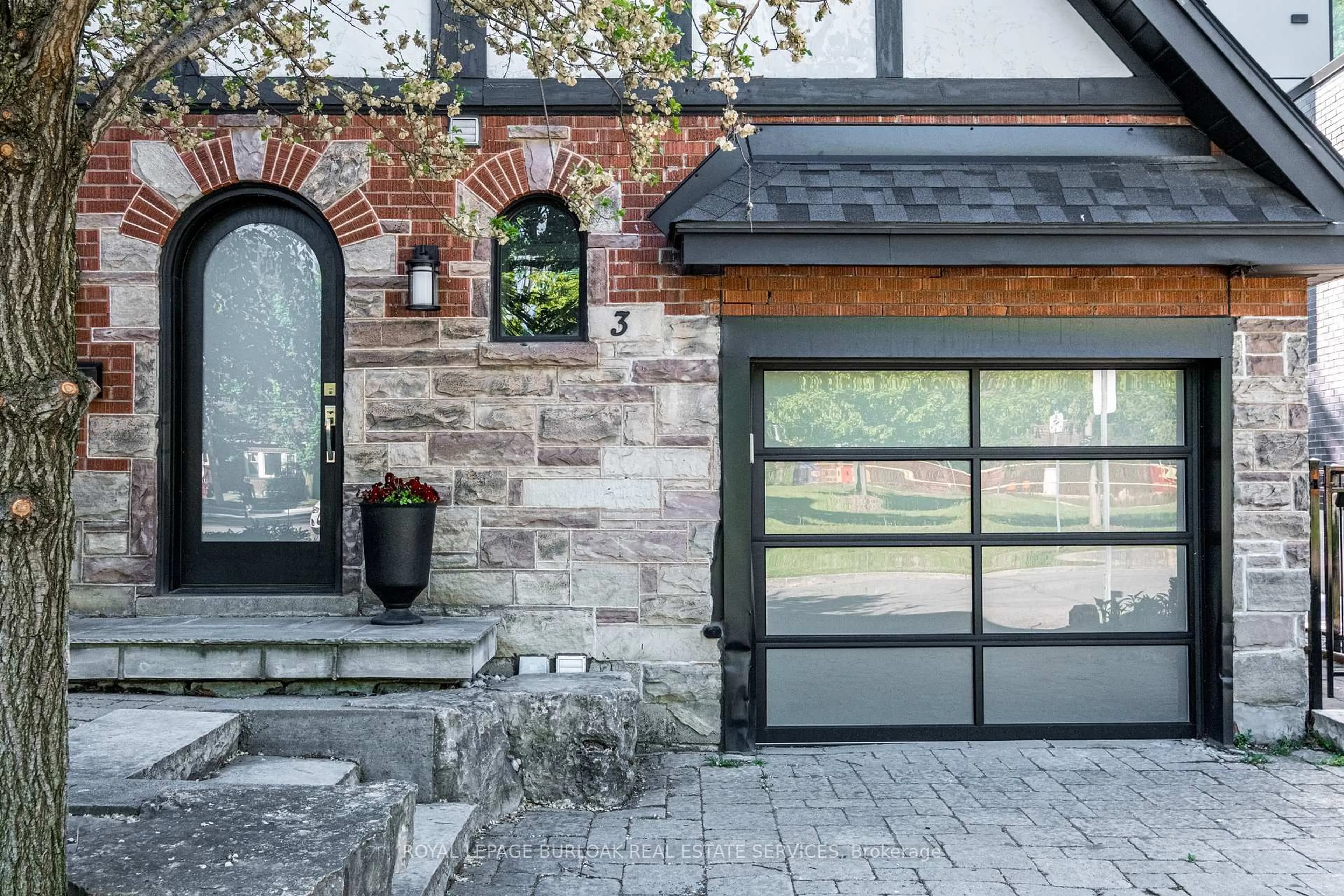 Home with brick exterior material, street for 3 Oakwood Pl, Hamilton Ontario L8S 4C9