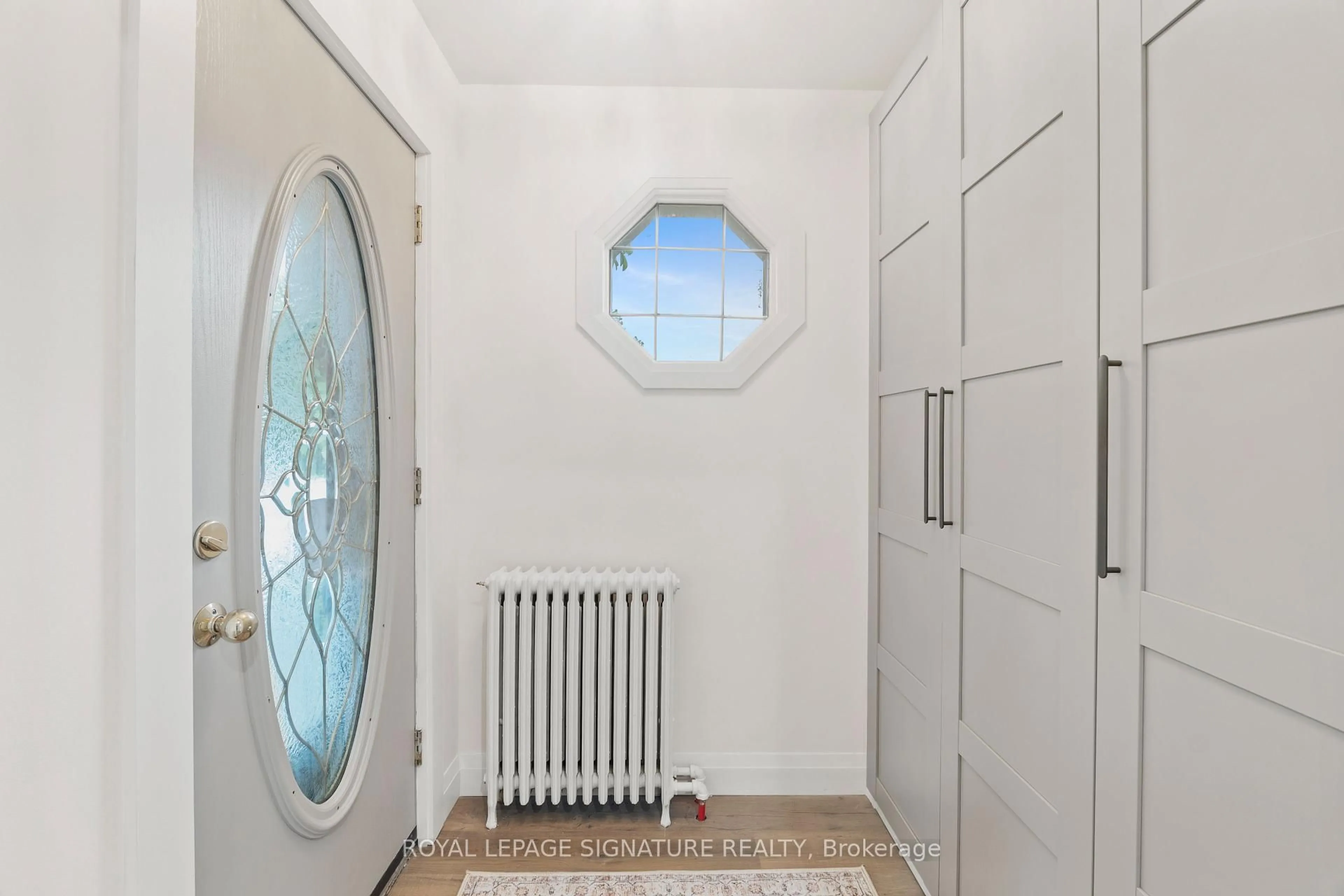 Indoor entryway for 87A Barons Ave, Hamilton Ontario L8K 2Y4