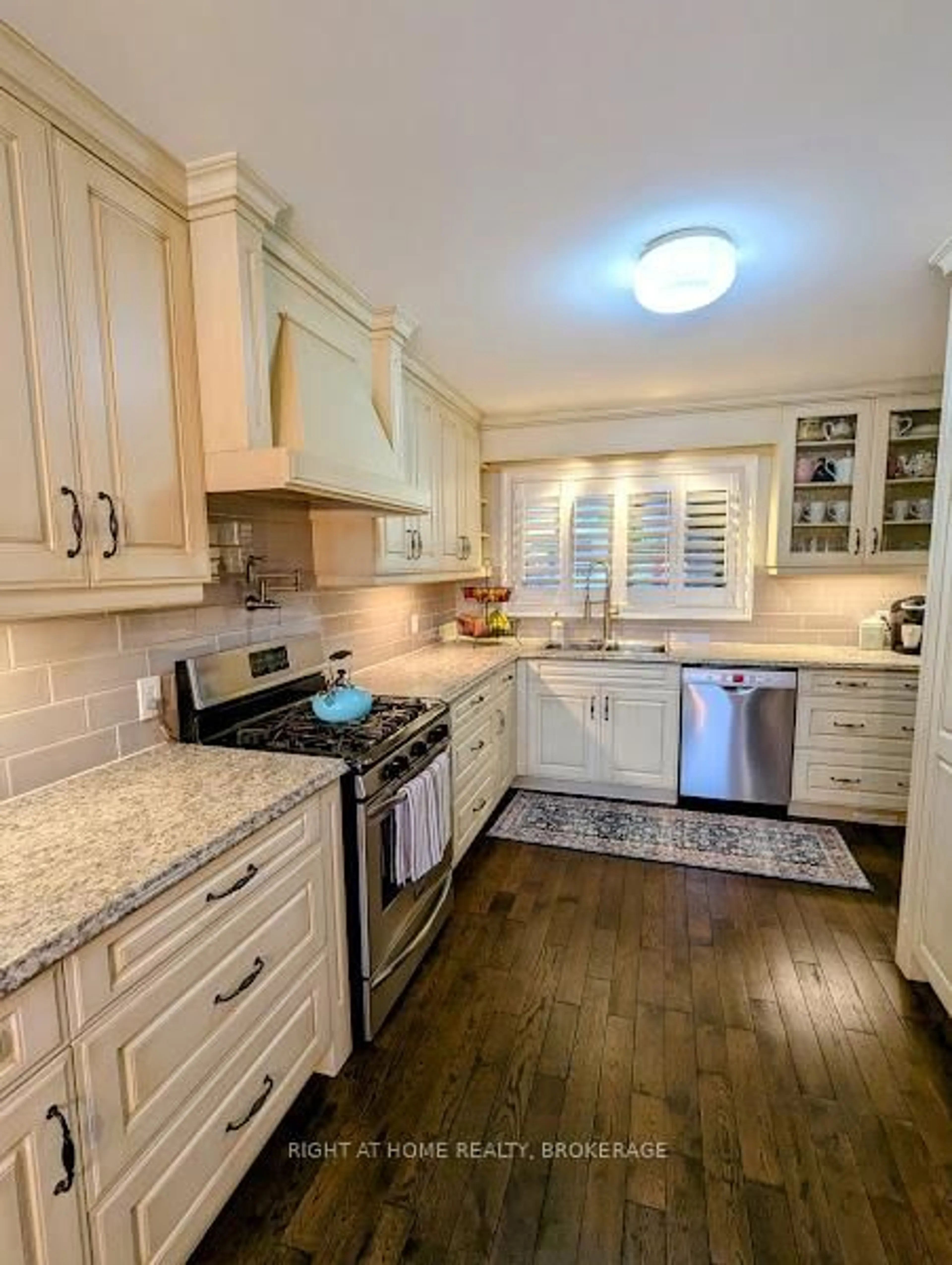 Open concept kitchen, ceramic/tile floor for 57 Metcalfe St, Thorold Ontario L2V 3A2