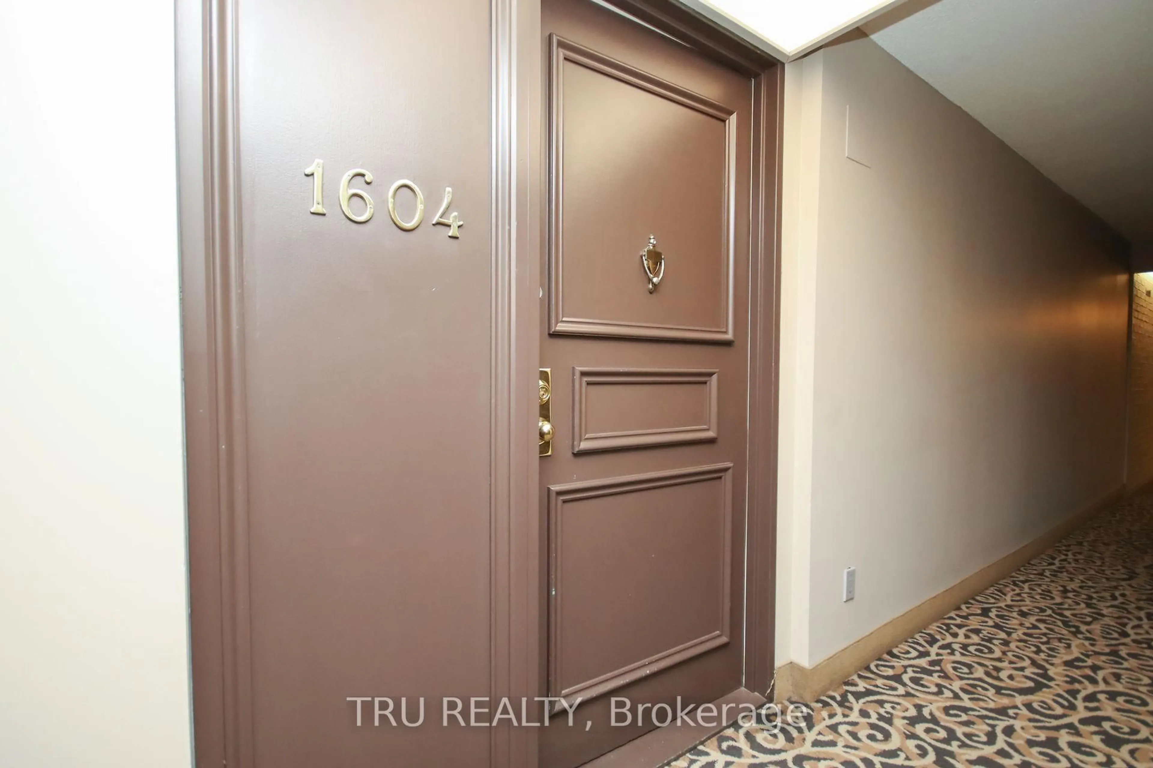 Indoor entryway for 1081 AMBLESIDE Dr #1604, Ottawa Ontario K2B 8C8