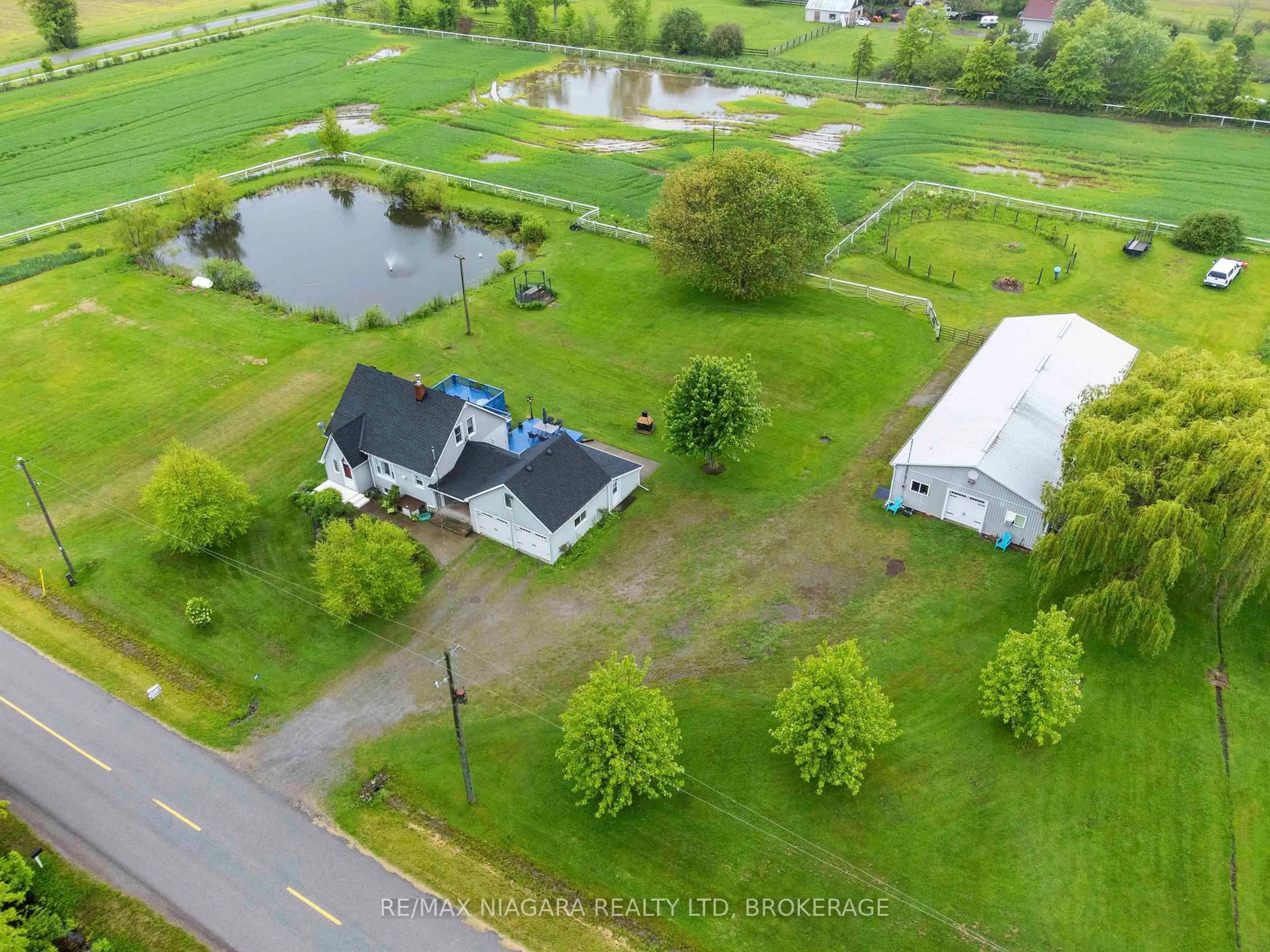 A pic from outside/outdoor area/front of a property/back of a property/a pic from drone, water/lake/river/ocean view for 1055 Burger Rd, Fort Erie Ontario L0S 1N0