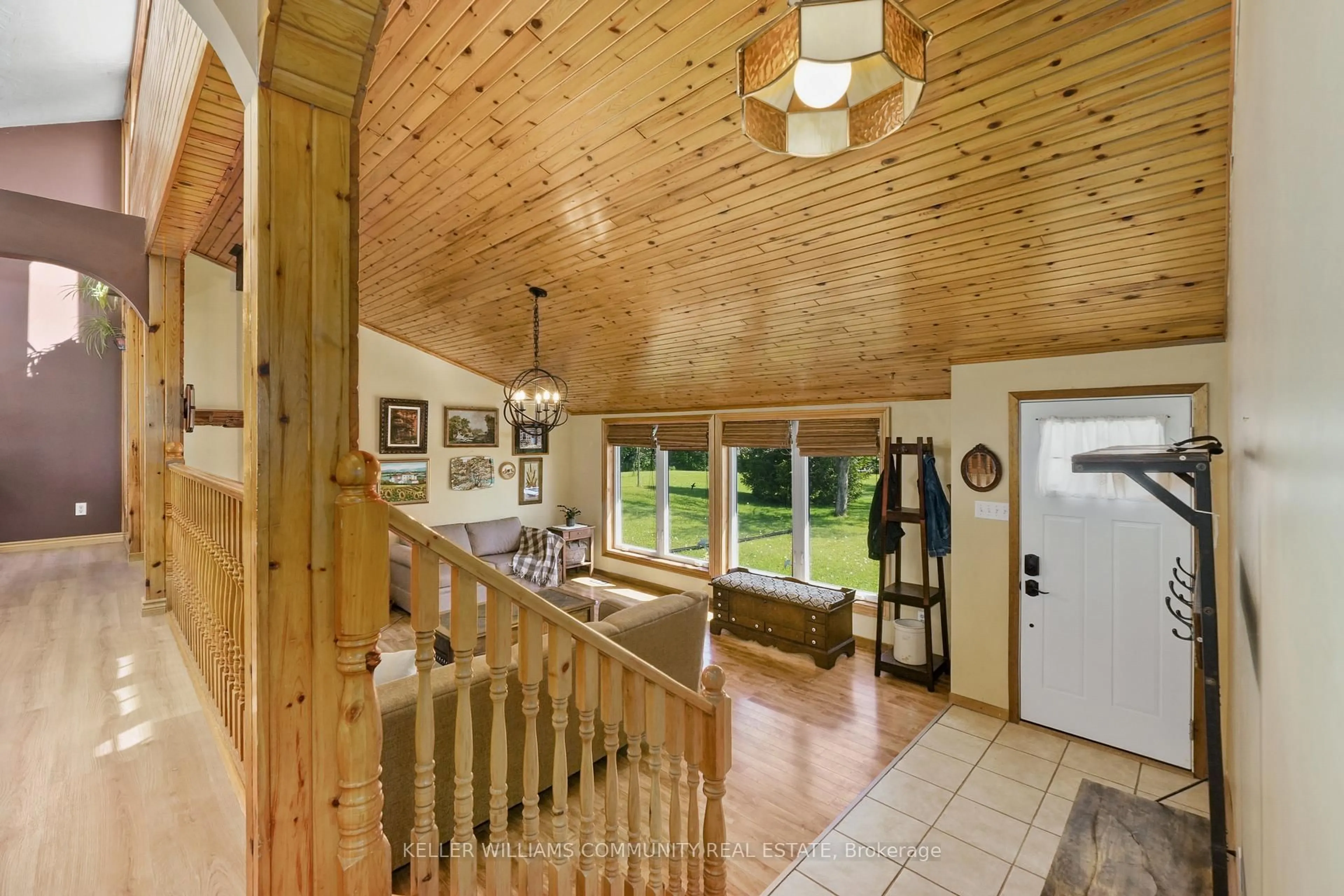 Indoor foyer for 2574 Asphodel 12th Line, Asphodel-Norwood Ontario K0L 2V0