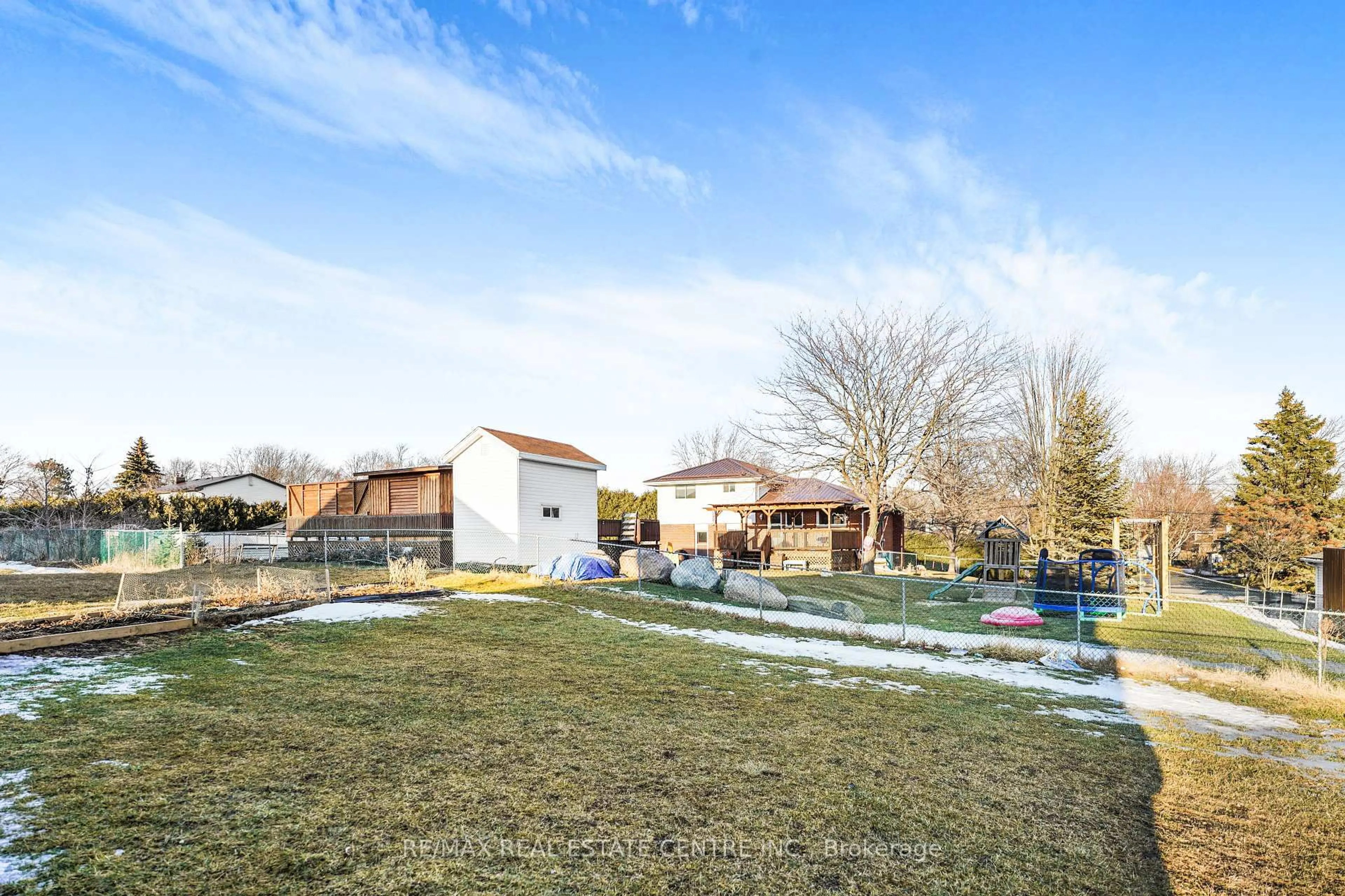 A pic from outside/outdoor area/front of a property/back of a property/a pic from drone, street for 28 Stonecrest Blvd, Quinte West Ontario K8R 0A4