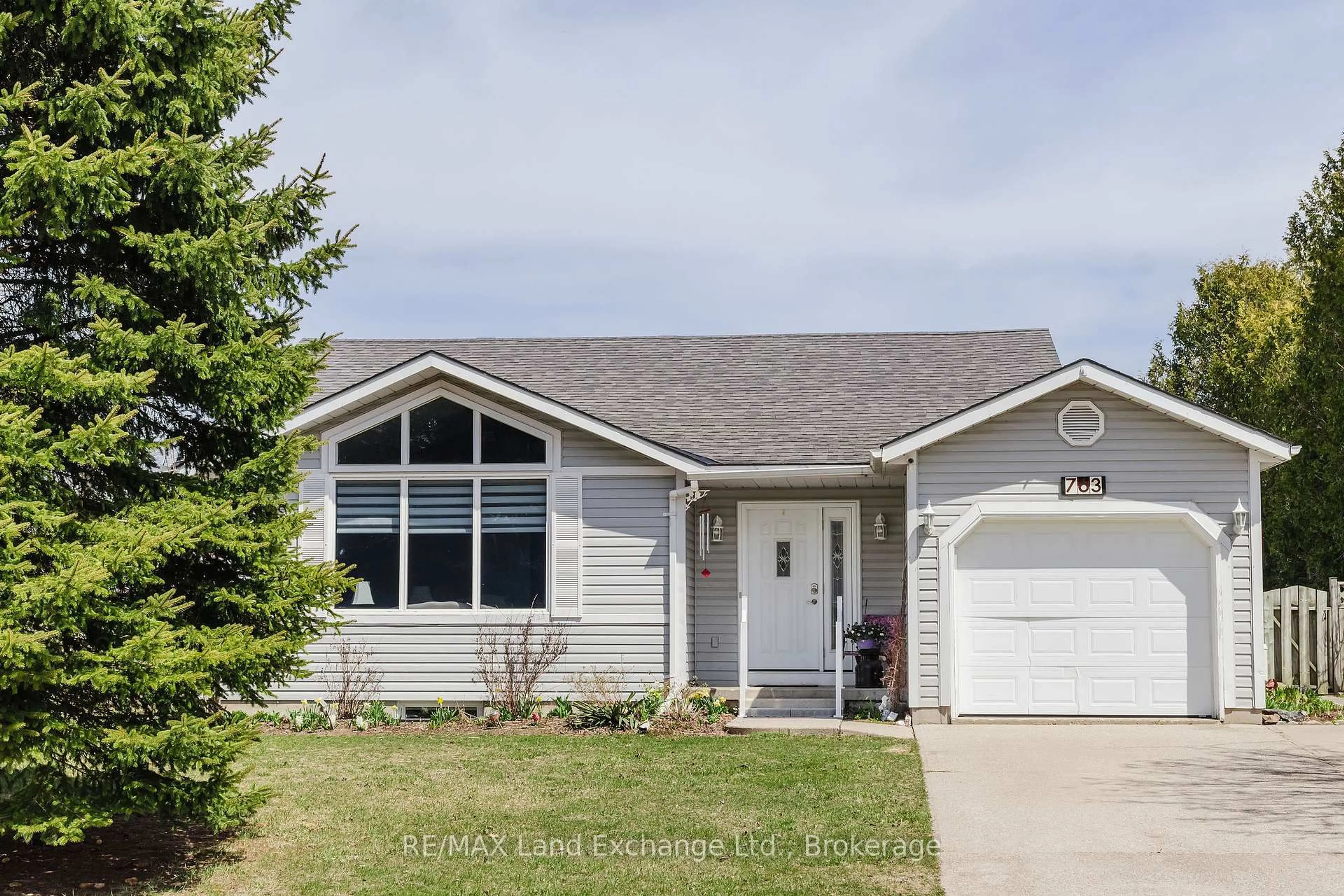 Home with vinyl exterior material, street for 763 Bradford St, Saugeen Shores Ontario N0H 2C0