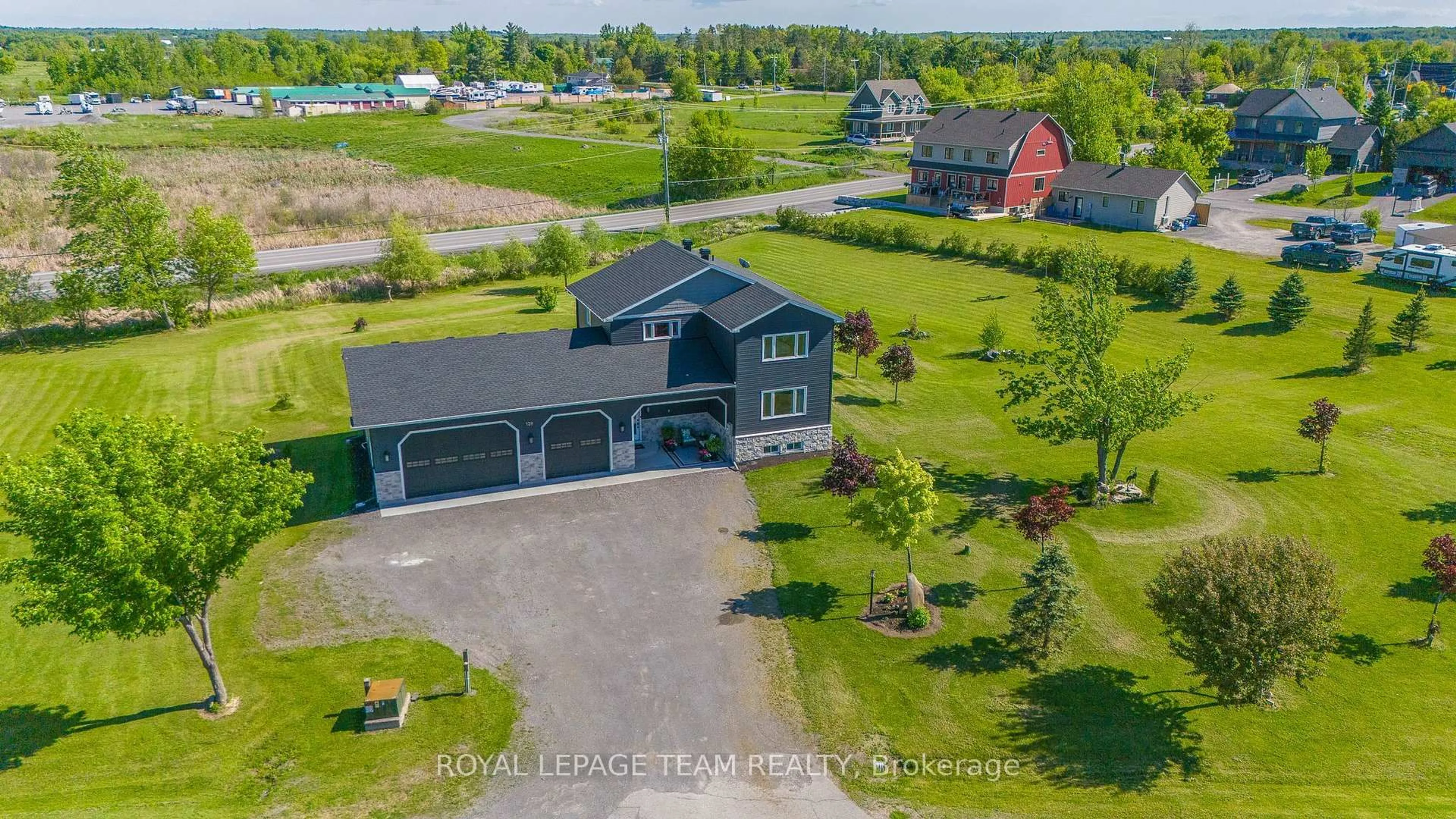 A pic from outside/outdoor area/front of a property/back of a property/a pic from drone, unknown for 126 Grasshopper Lane, Ottawa Ontario K0A 1T0