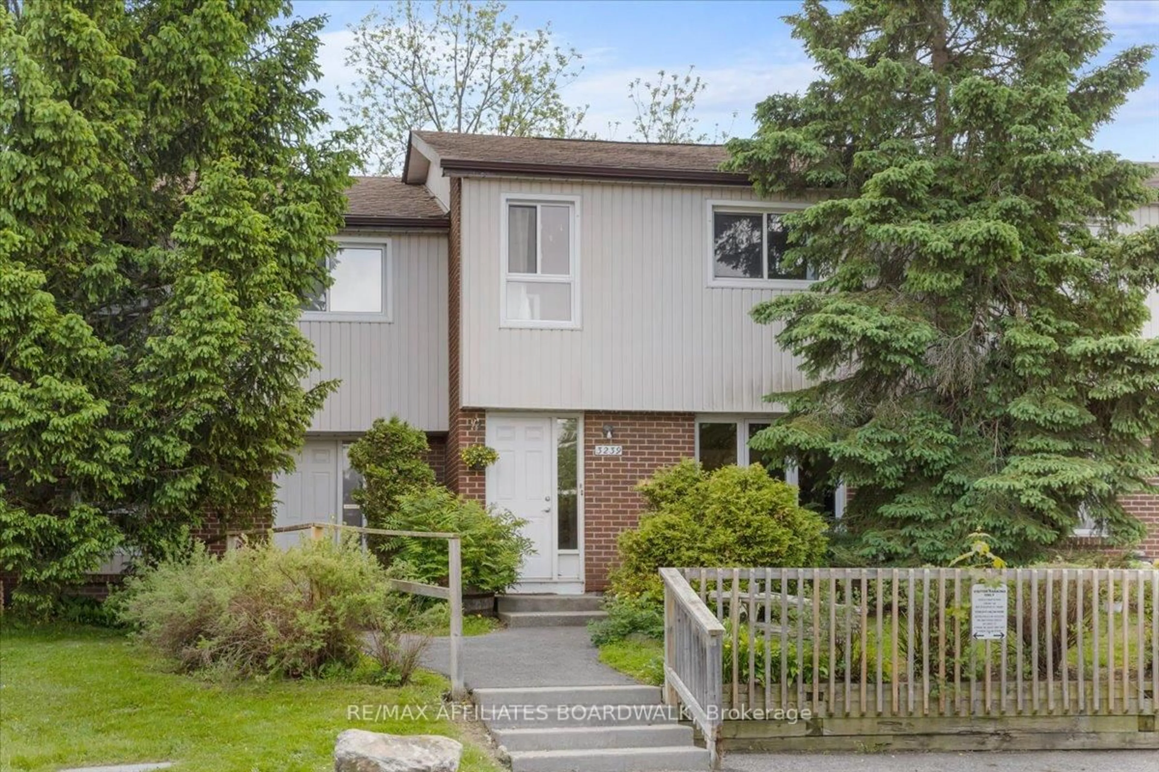 Home with vinyl exterior material, street for 3239 Bannon Way #40, Ottawa Ontario K1T 1T2