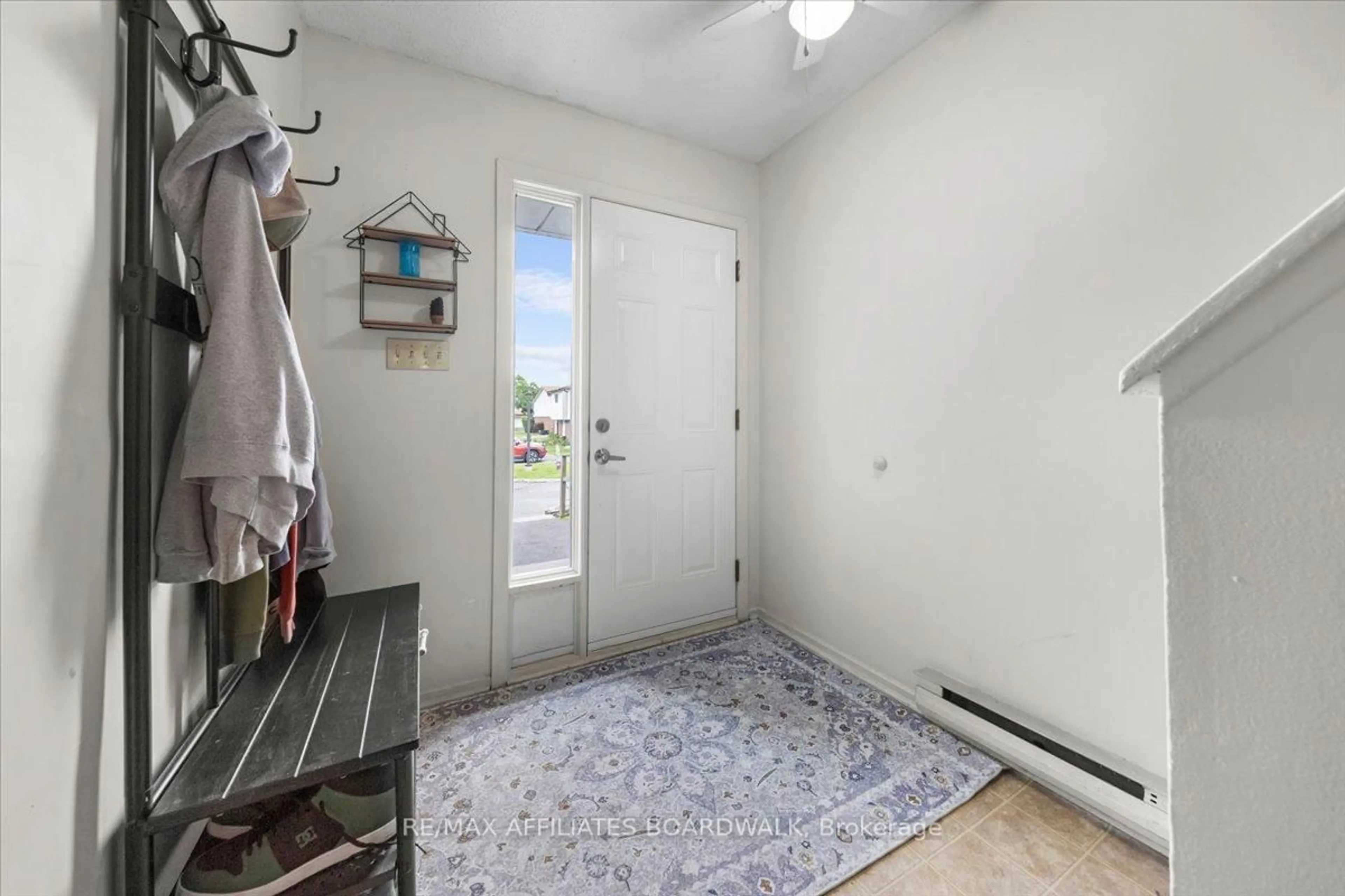 Indoor entryway for 3239 Bannon Way #40, Ottawa Ontario K1T 1T2