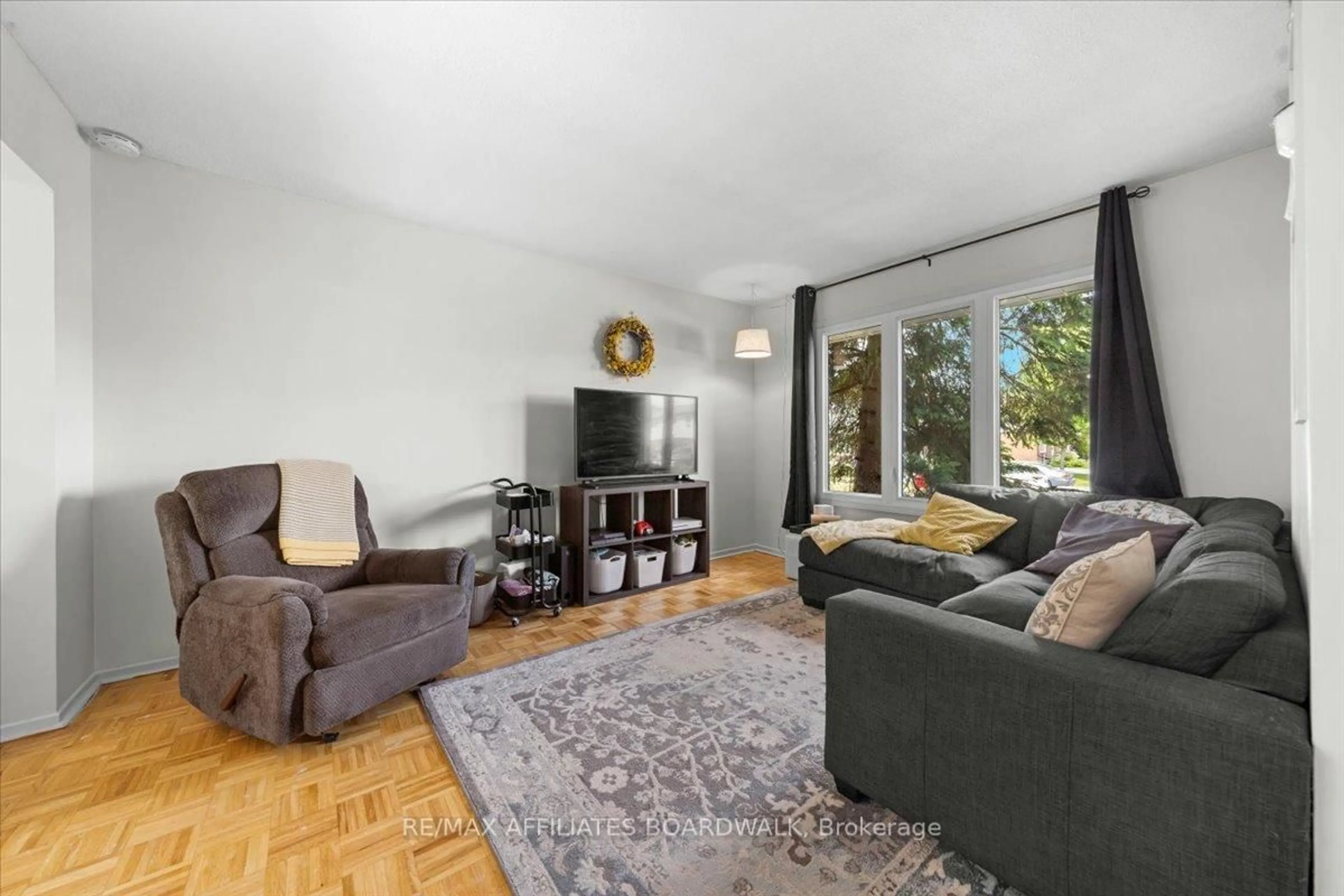 Living room with furniture, unknown for 3239 Bannon Way #40, Ottawa Ontario K1T 1T2