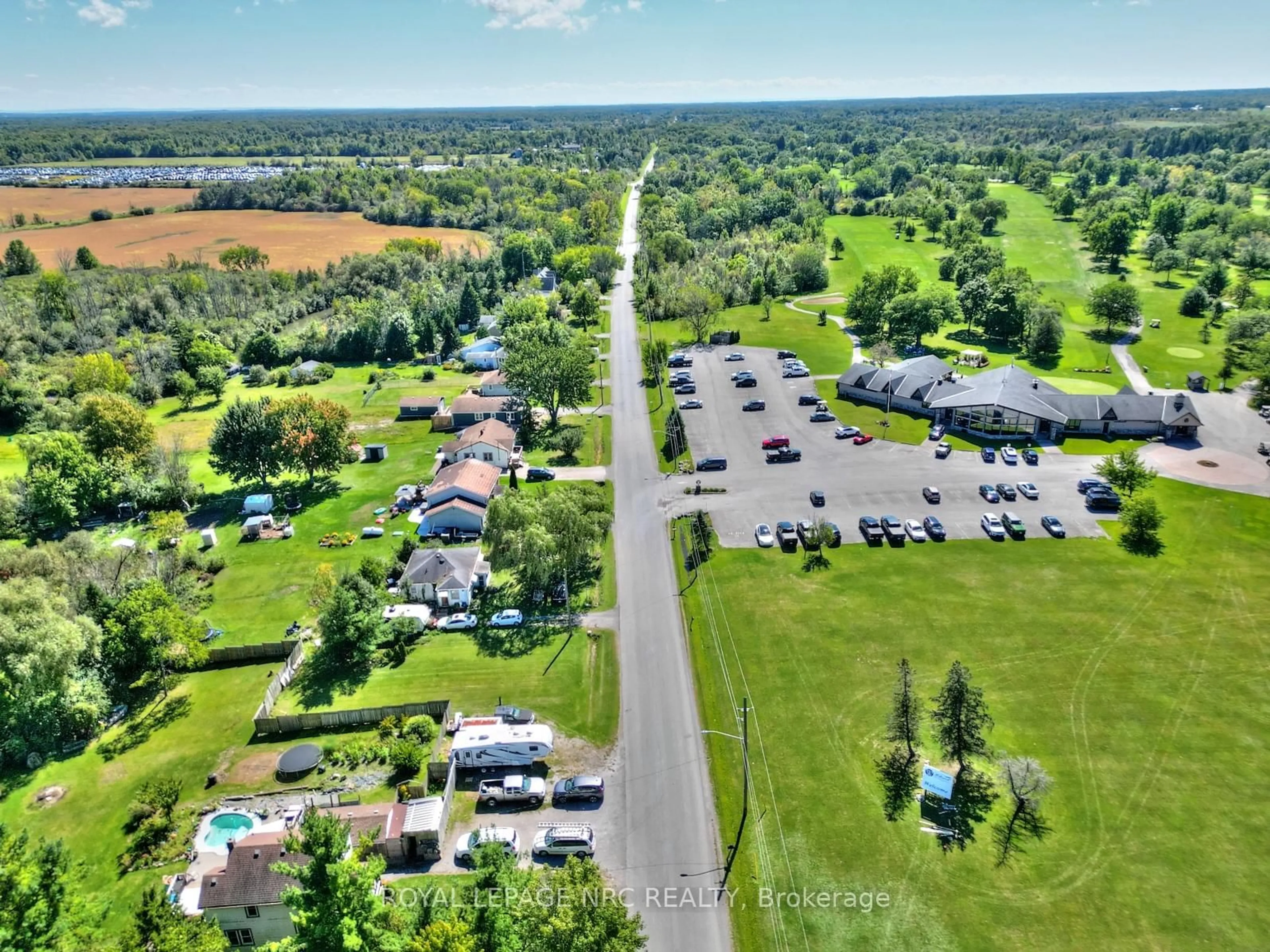 A pic from outside/outdoor area/front of a property/back of a property/a pic from drone, street for 10266 Willodell Rd, Niagara Falls Ontario L0S 1K0