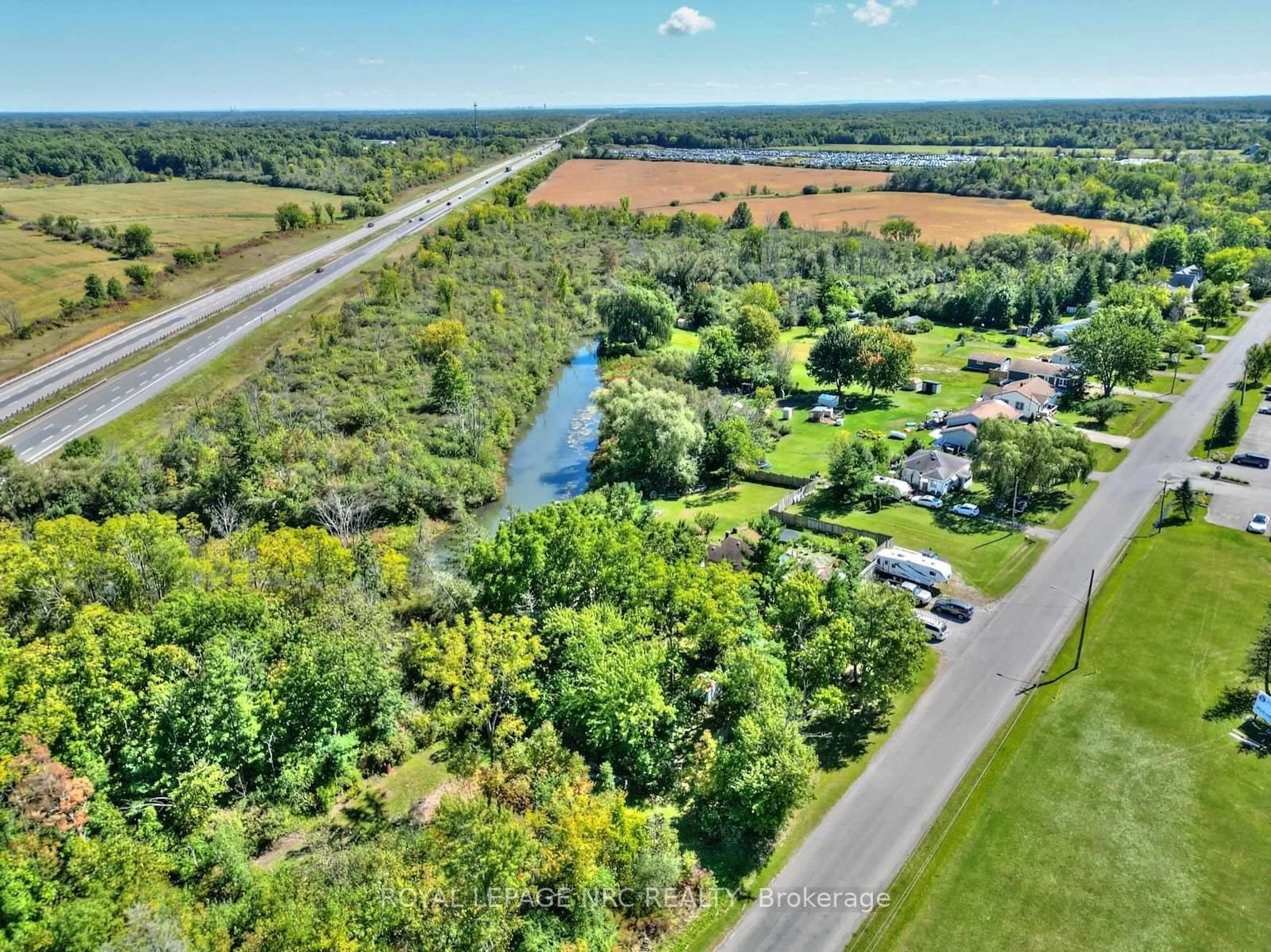 A pic from outside/outdoor area/front of a property/back of a property/a pic from drone, water/lake/river/ocean view for 10266 Willodell Rd, Niagara Falls Ontario L0S 1K0
