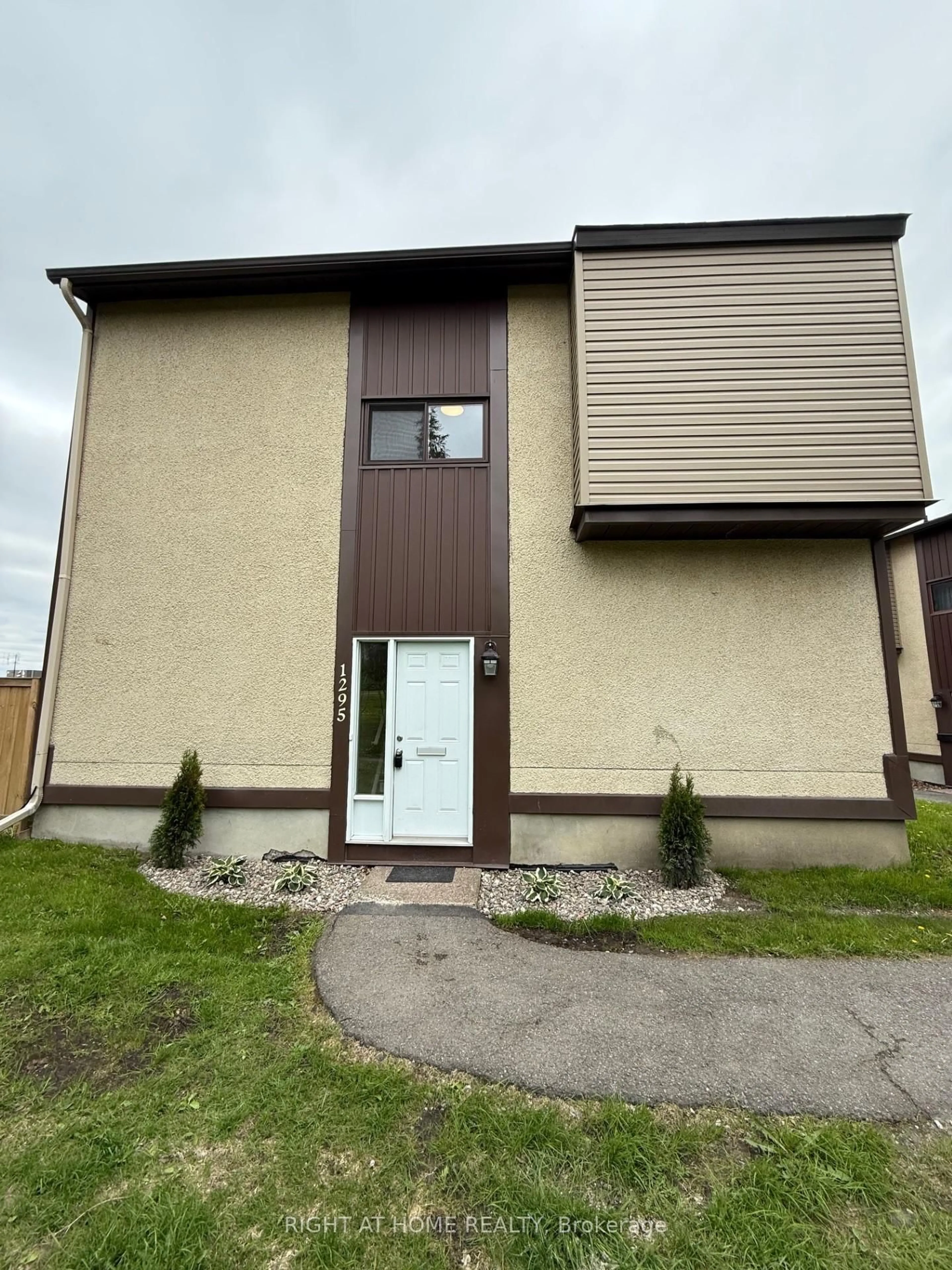 Unknown for 1295 Bethamy Lane, Ottawa Ontario K1J 8P3