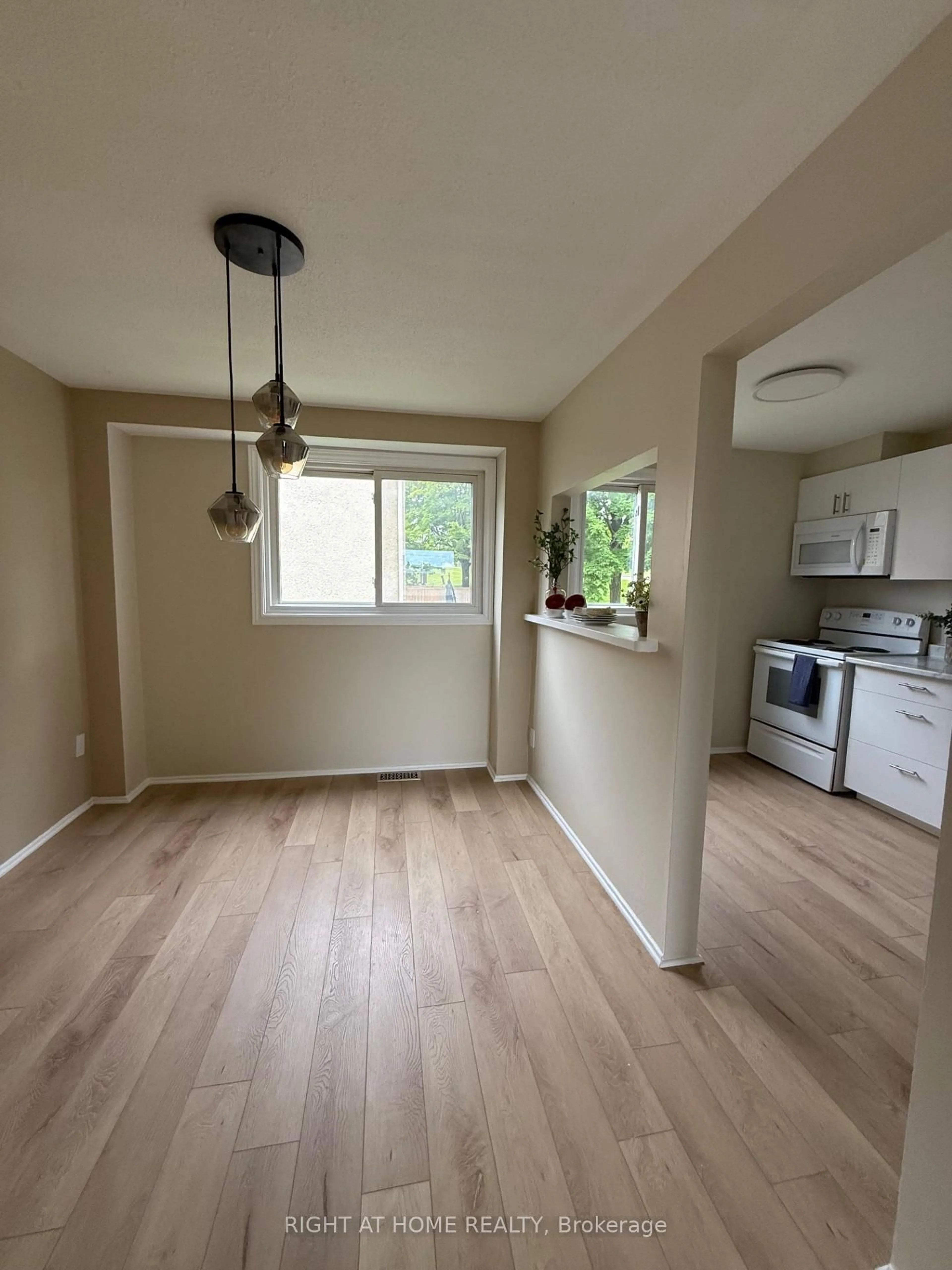A pic of a room for 1295 Bethamy Lane, Ottawa Ontario K1J 8P3