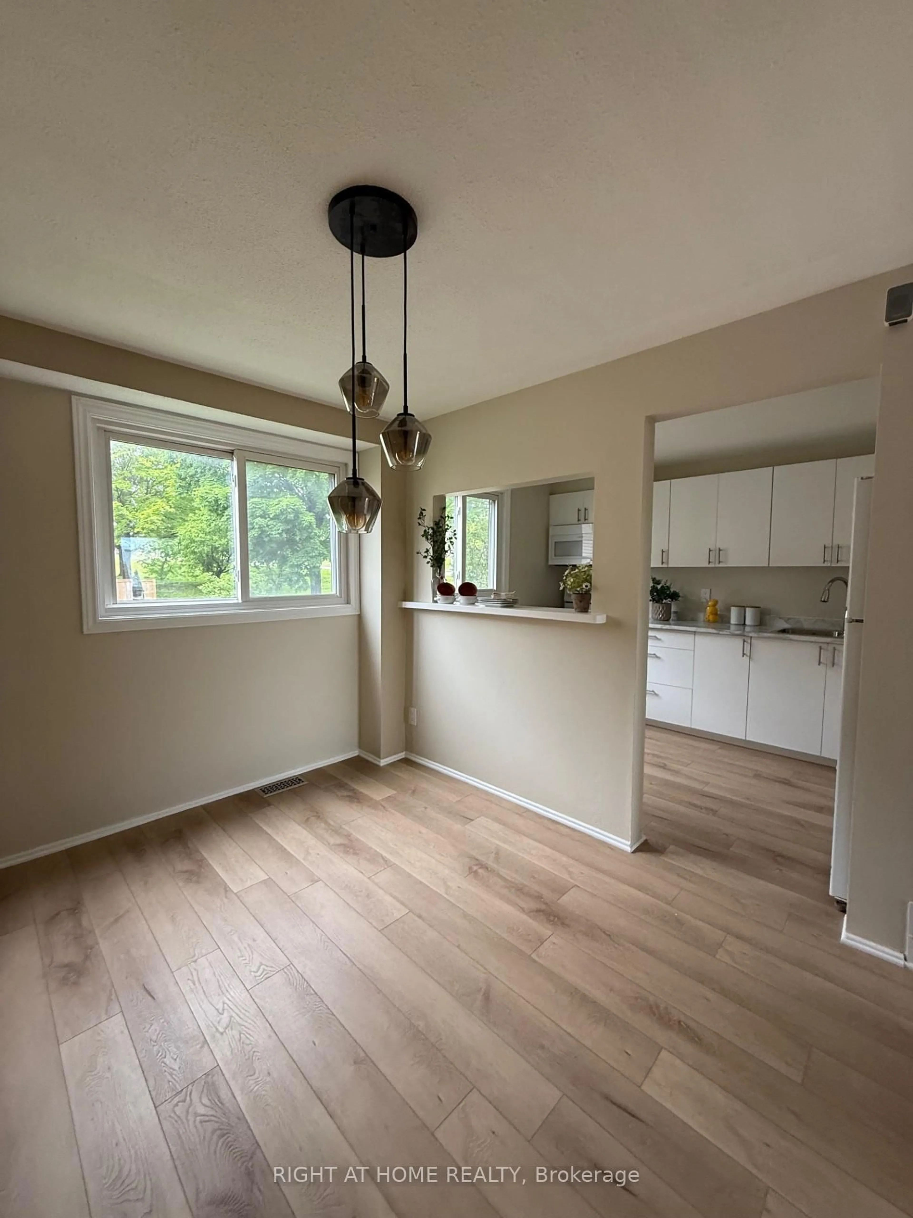 A pic of a room for 1295 Bethamy Lane, Ottawa Ontario K1J 8P3