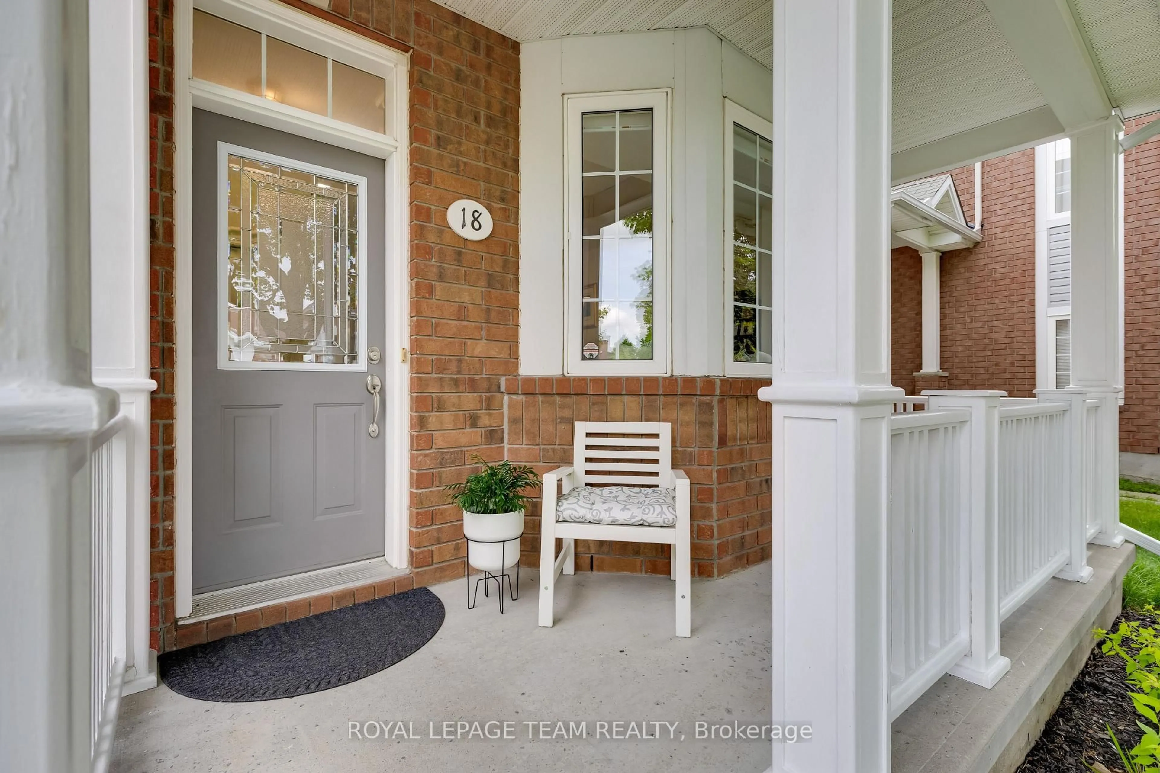 Indoor entryway for 18 DRYSDALE St, Kanata Ontario K2K 3L3