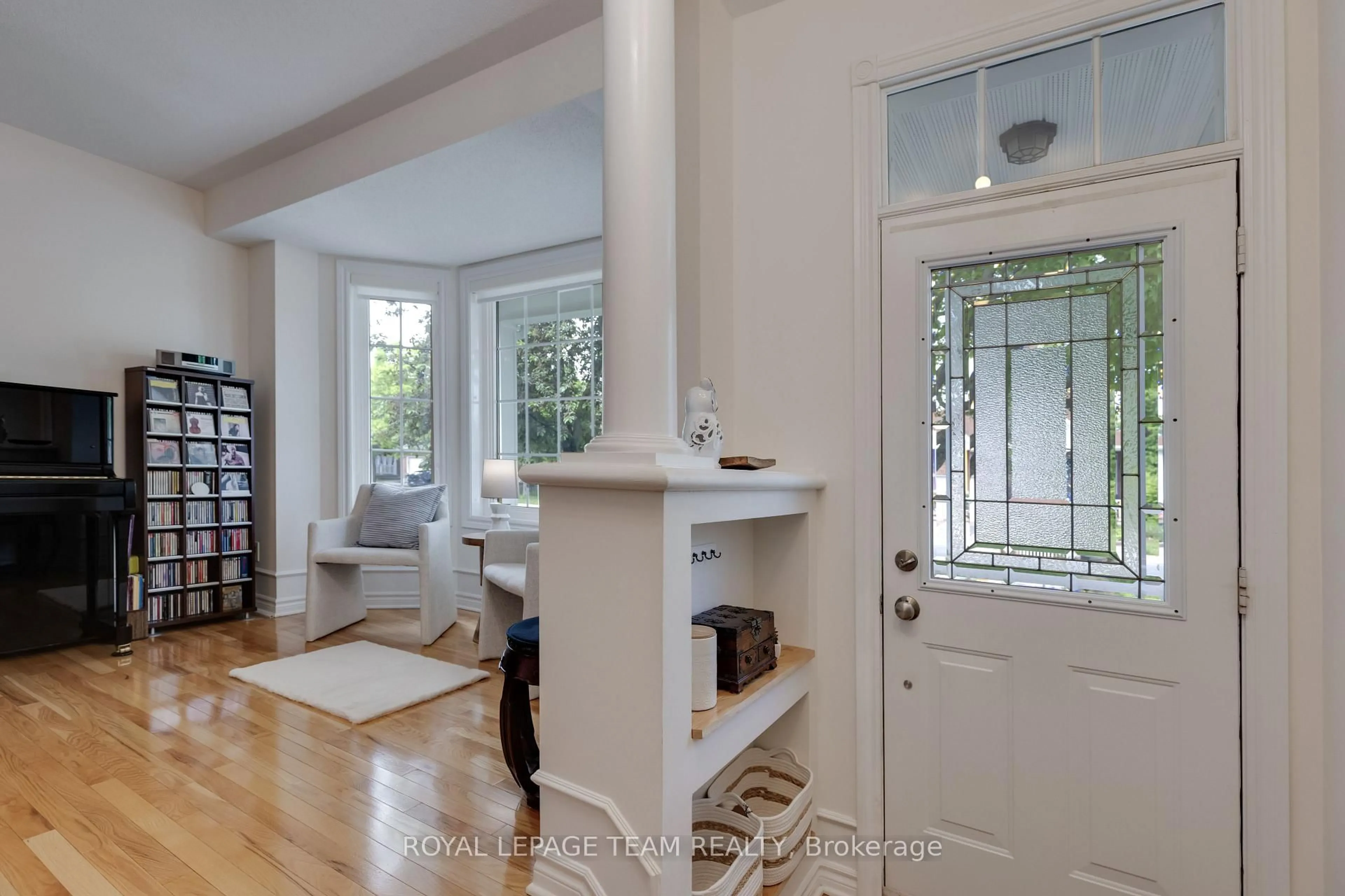 Indoor entryway for 18 DRYSDALE St, Kanata Ontario K2K 3L3