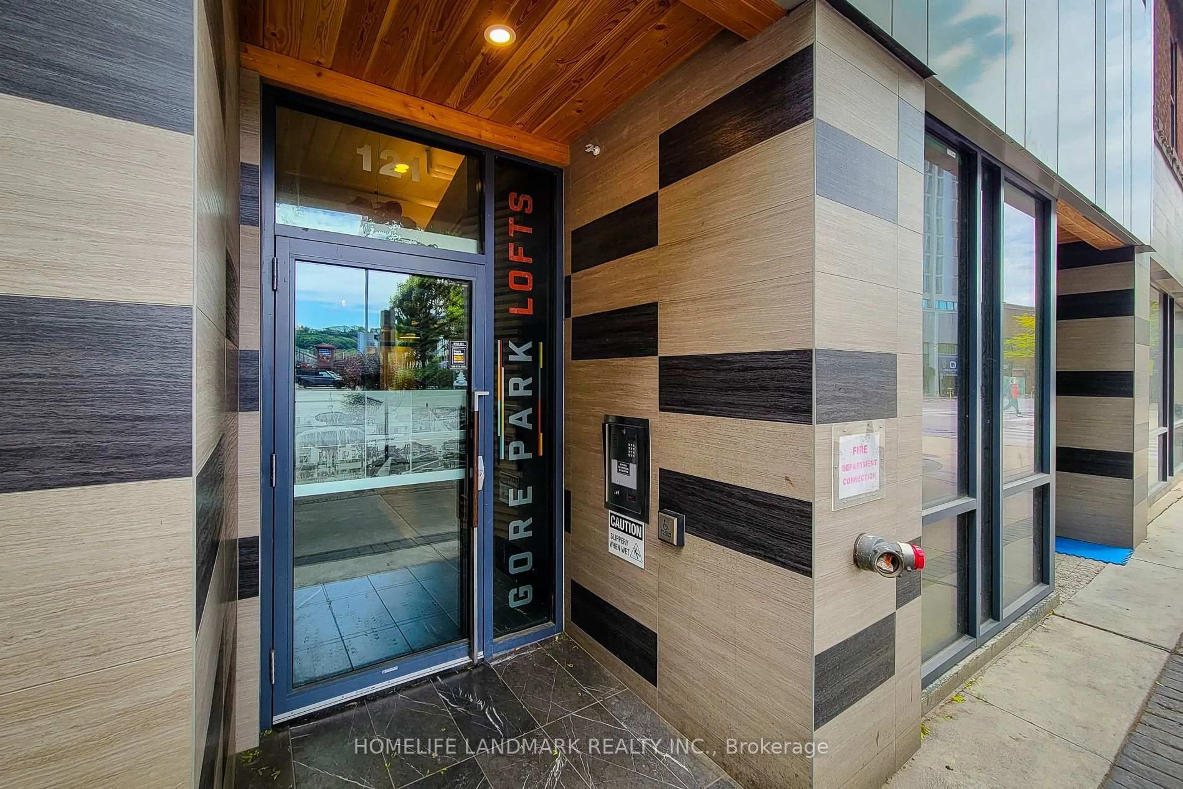 Indoor foyer for 121 King St #507, Hamilton Ontario L8N 1A9