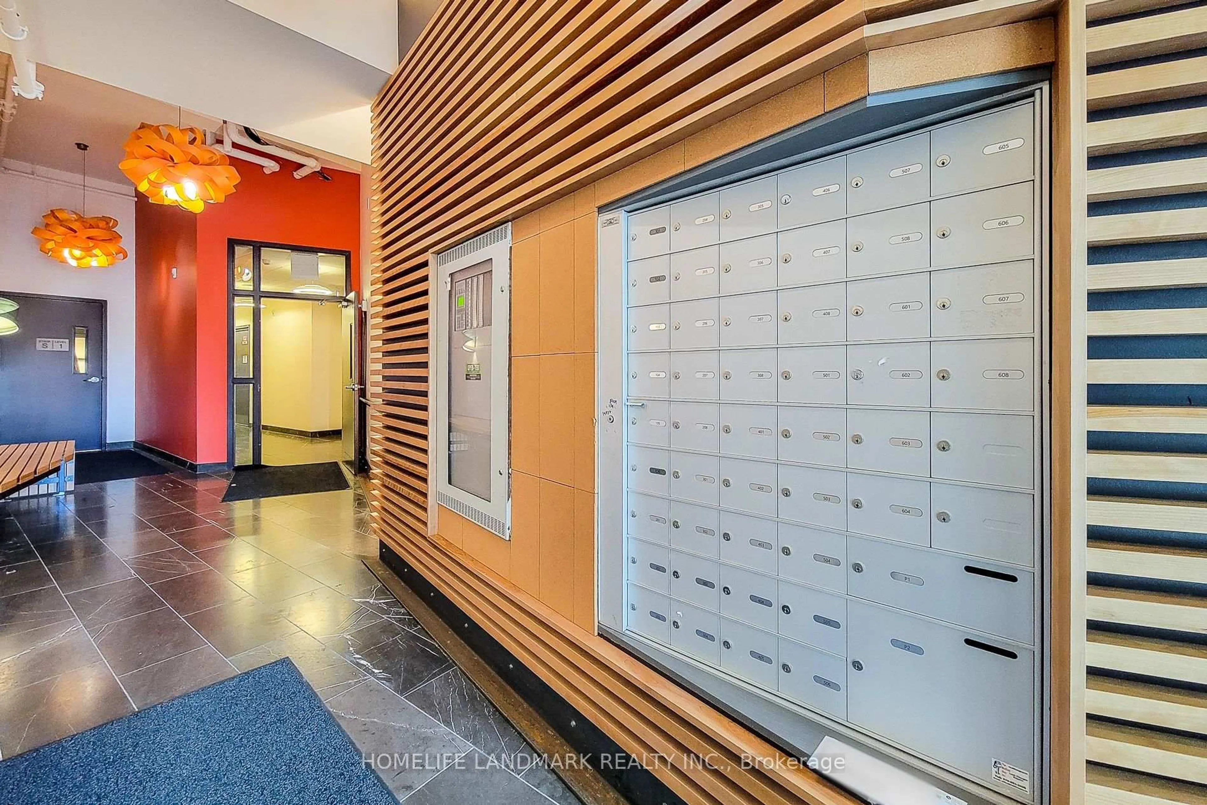 Indoor foyer for 121 King St #507, Hamilton Ontario L8N 1A9