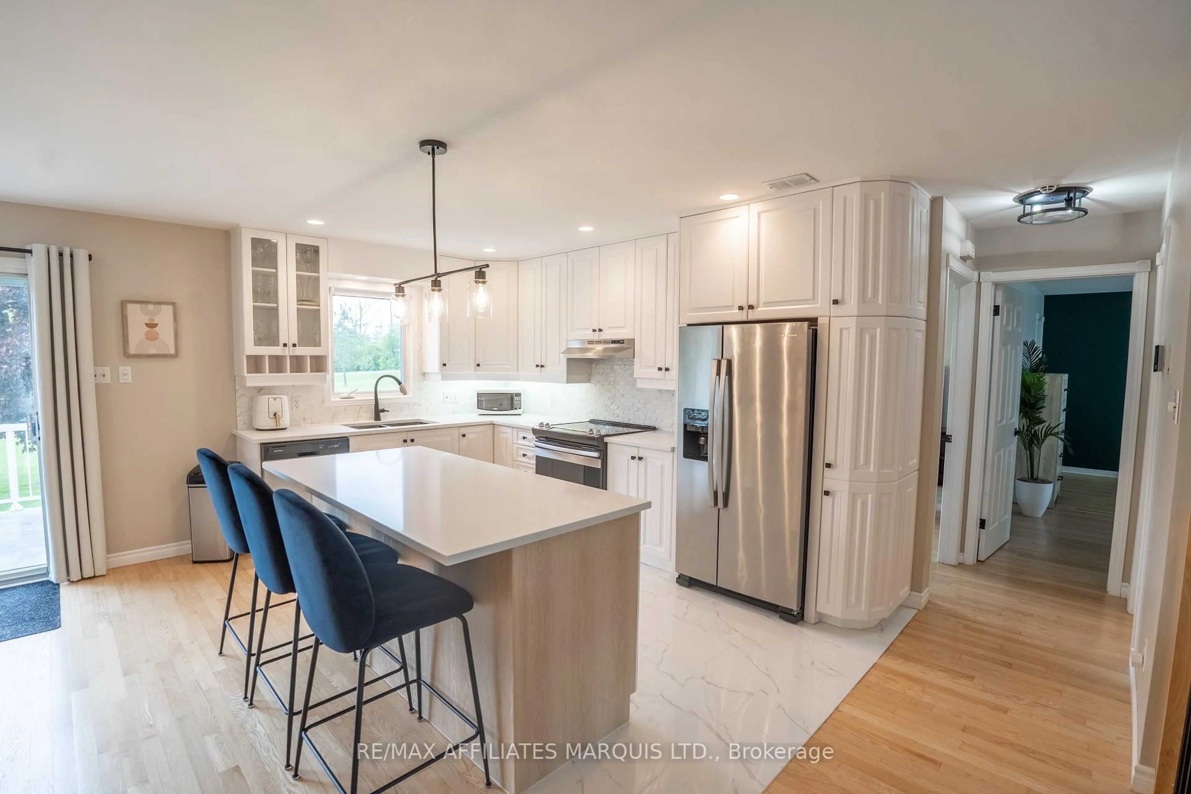 Open concept kitchen, unknown for 18608 Grandview Cres, South Glengarry Ontario K0C 2J0
