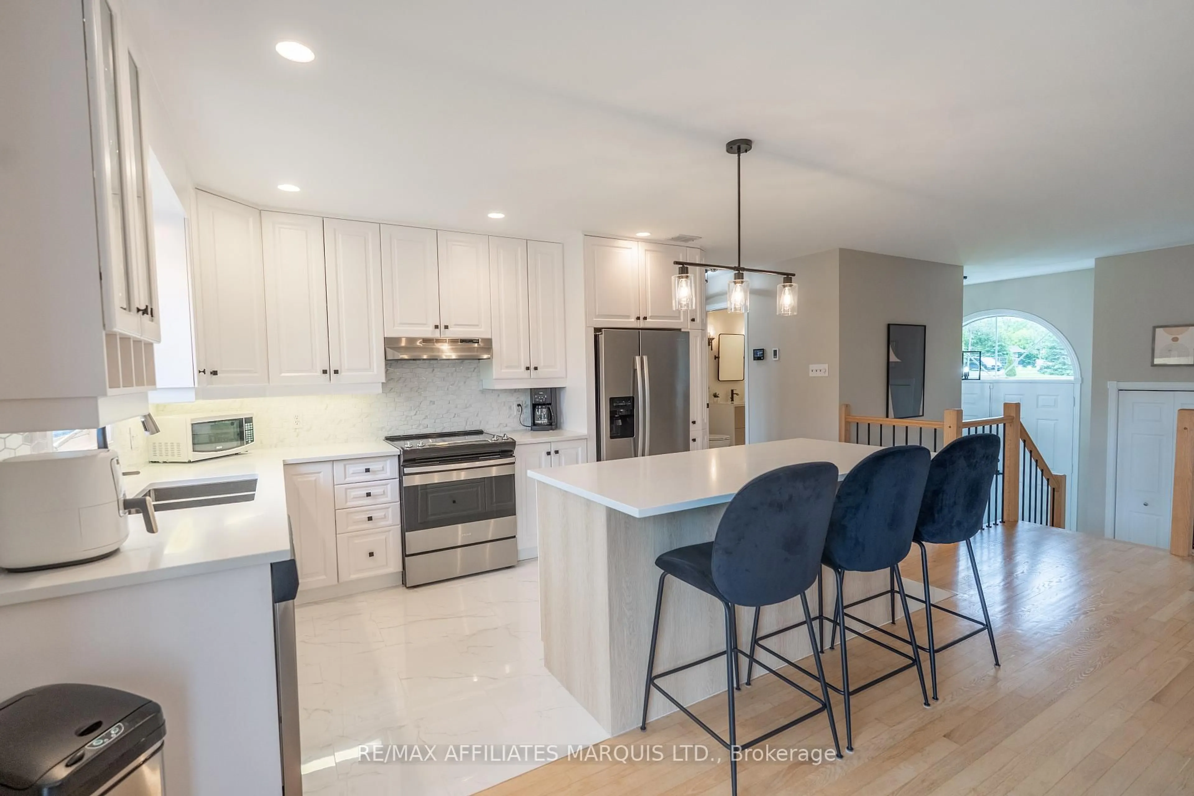 Open concept kitchen, ceramic/tile floor for 18608 Grandview Cres, South Glengarry Ontario K0C 2J0
