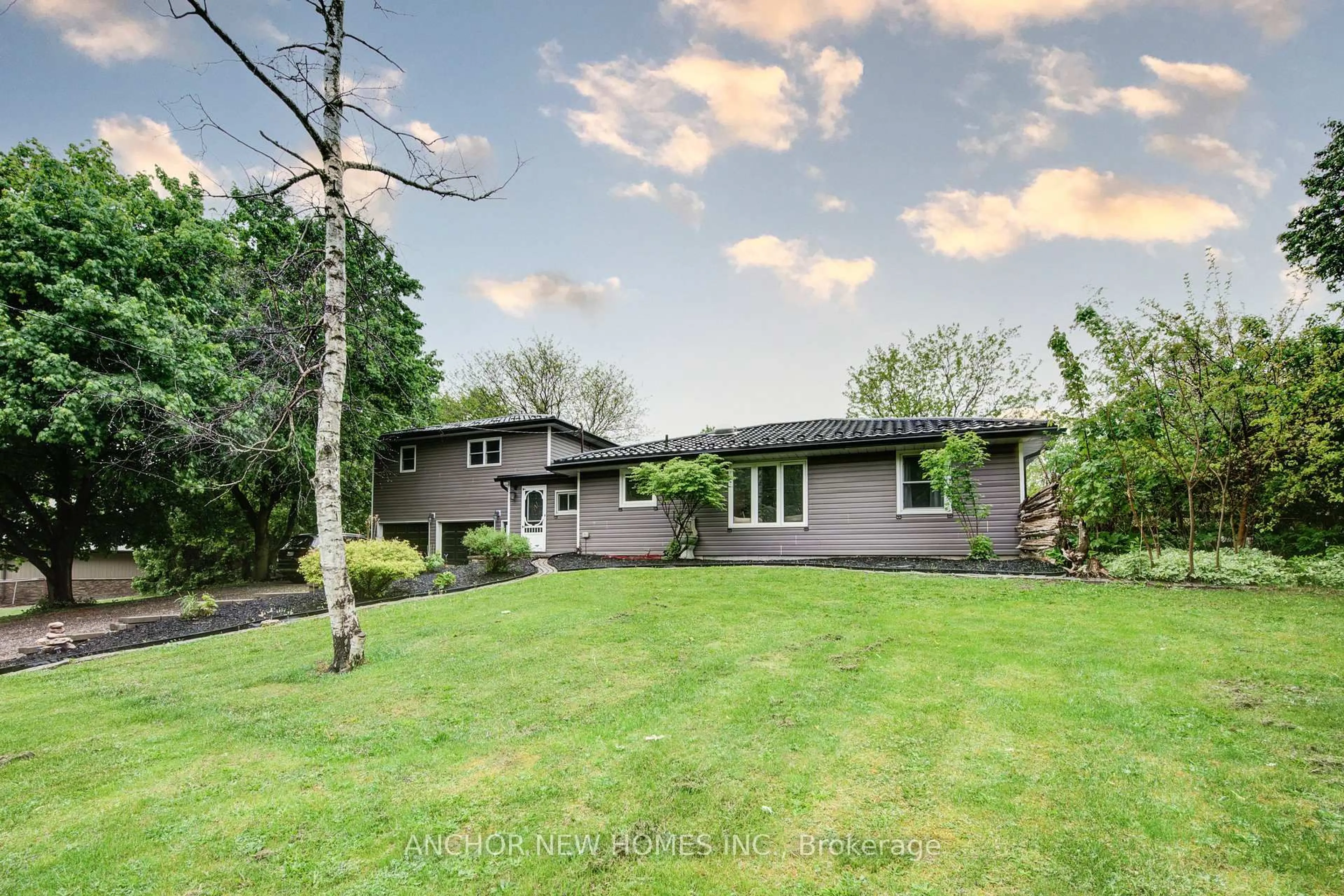 A pic from outside/outdoor area/front of a property/back of a property/a pic from drone, street for 403137 ROBINSON Rd, South-West Oxford Ontario N5C 3J7