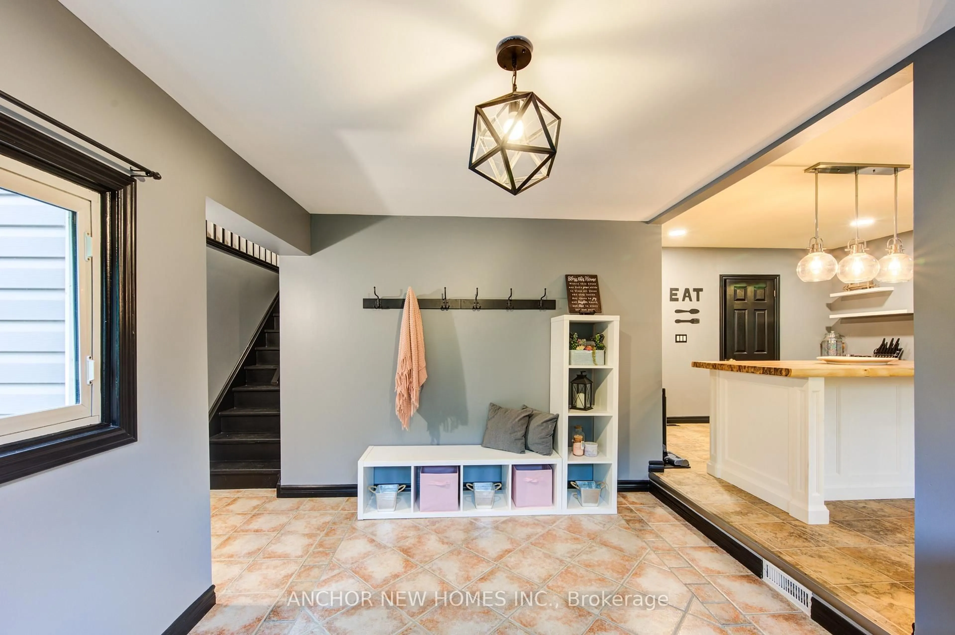Indoor entryway for 403137 ROBINSON Rd, South-West Oxford Ontario N5C 3J7