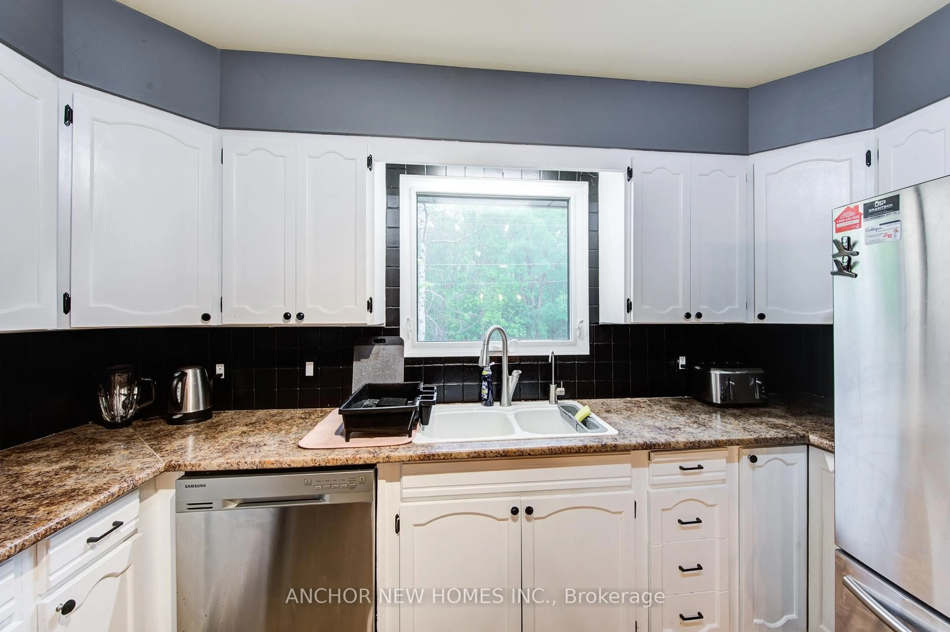 Standard kitchen, unknown for 403137 ROBINSON Rd, South-West Oxford Ontario N5C 3J7
