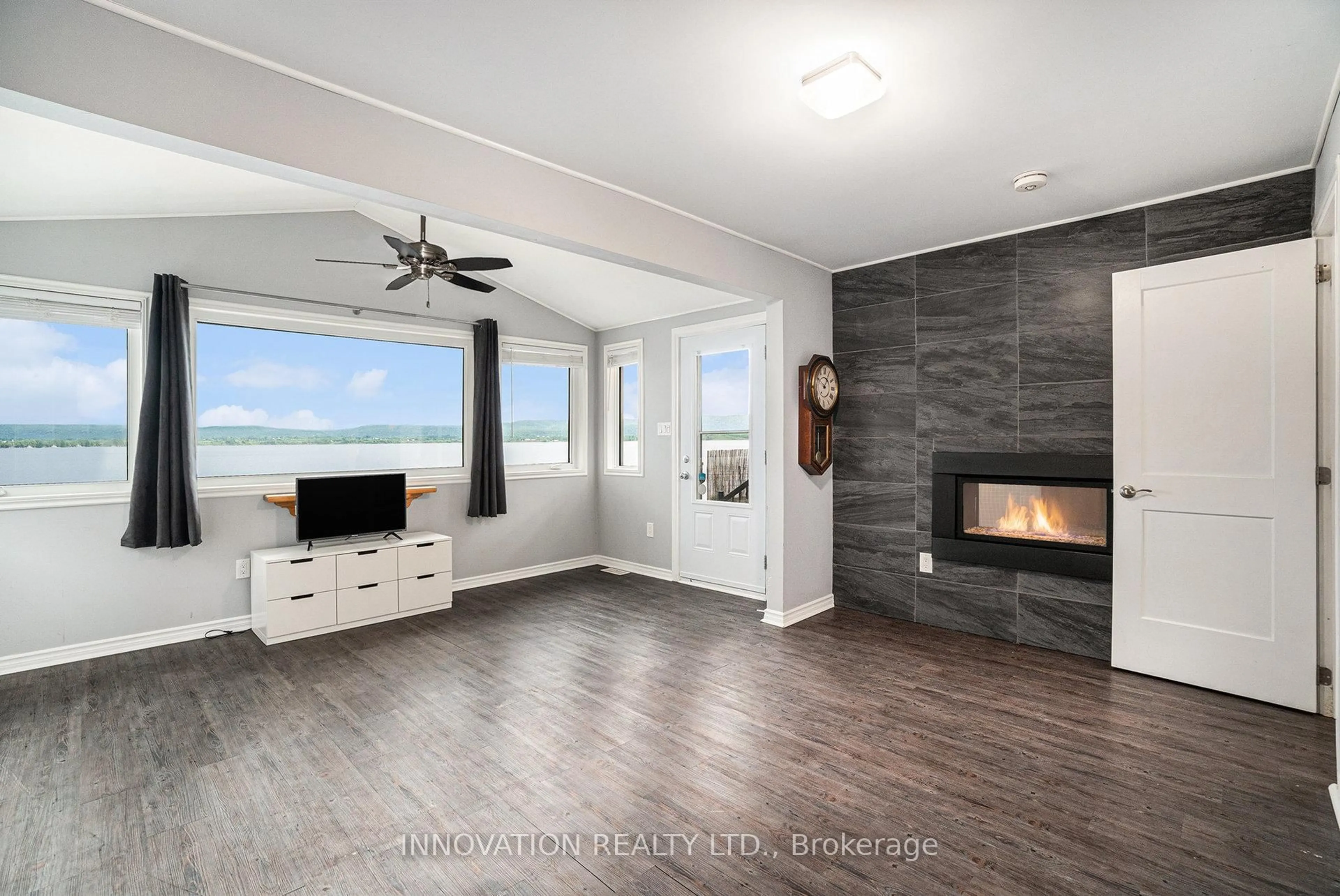 Living room with furniture, unknown for 728 Bayview Dr, Ottawa Ontario K0A 3M0