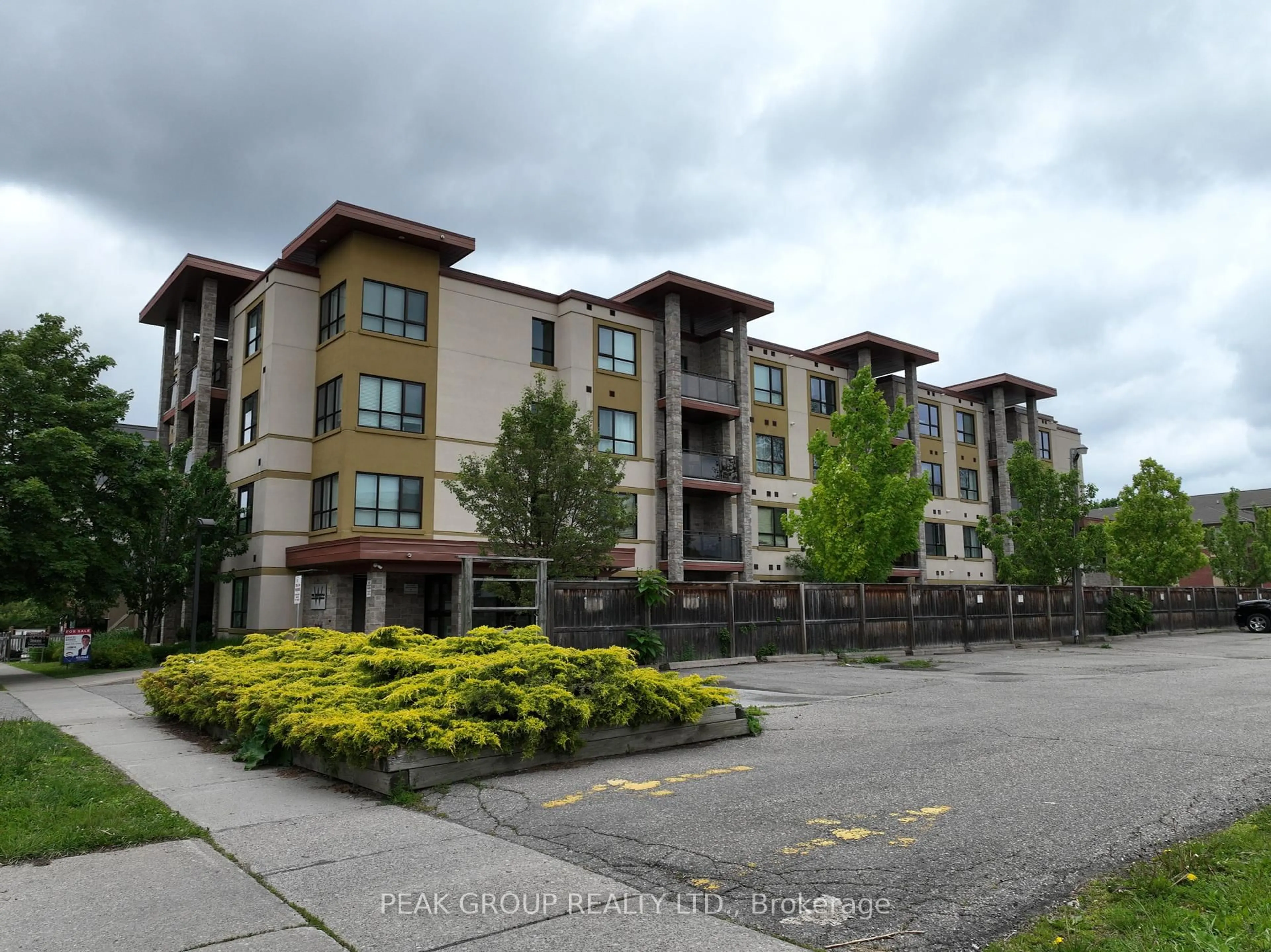 A pic from outside/outdoor area/front of a property/back of a property/a pic from drone, building for 26 Wellington St #204, St. Catharines Ontario L2R 5P8