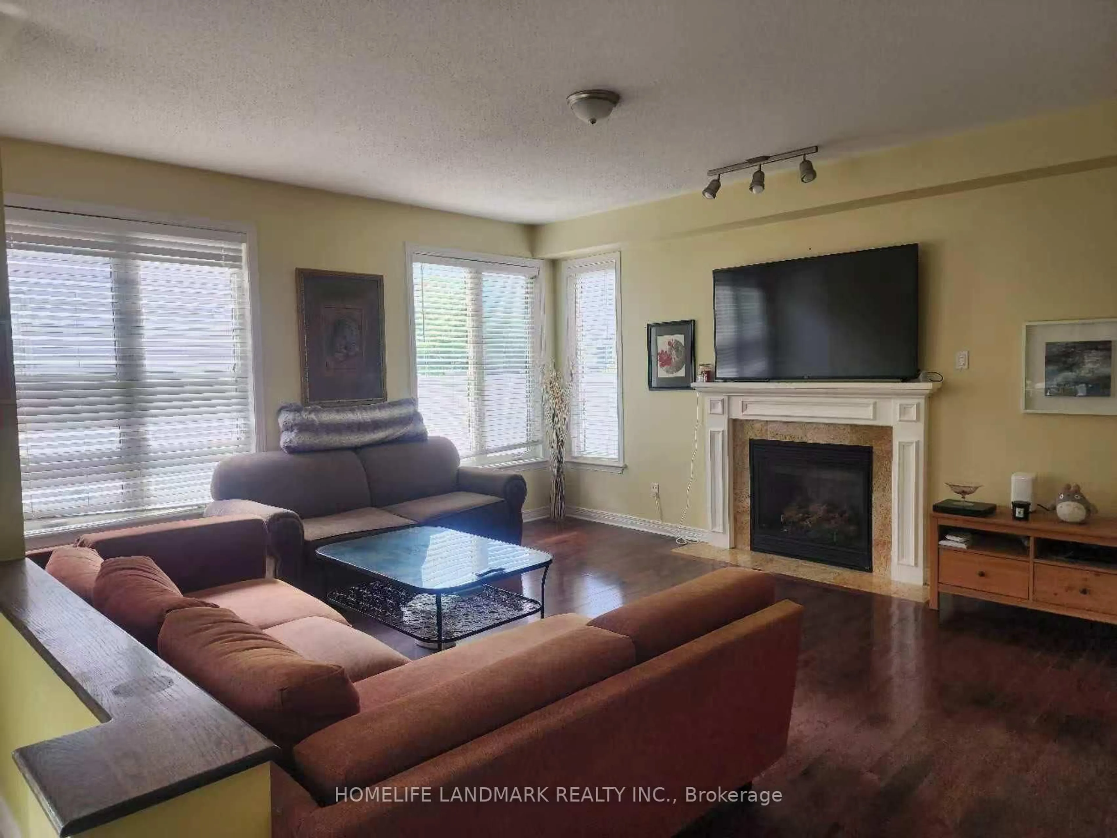 Living room with furniture, wood/laminate floor for 919 LONGFIELDS Dr, Ottawa Ontario K2J 5K6