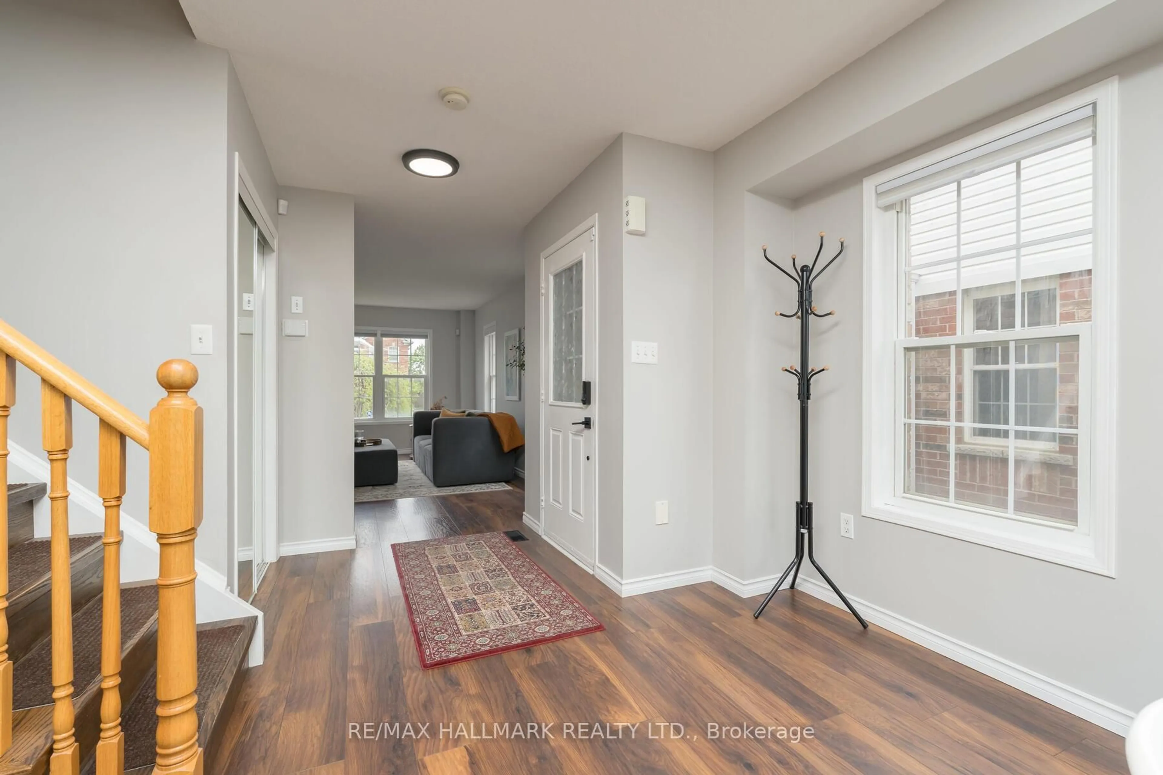 Indoor entryway for 47 Bloomington Dr, Cambridge Ontario N1P 1J5