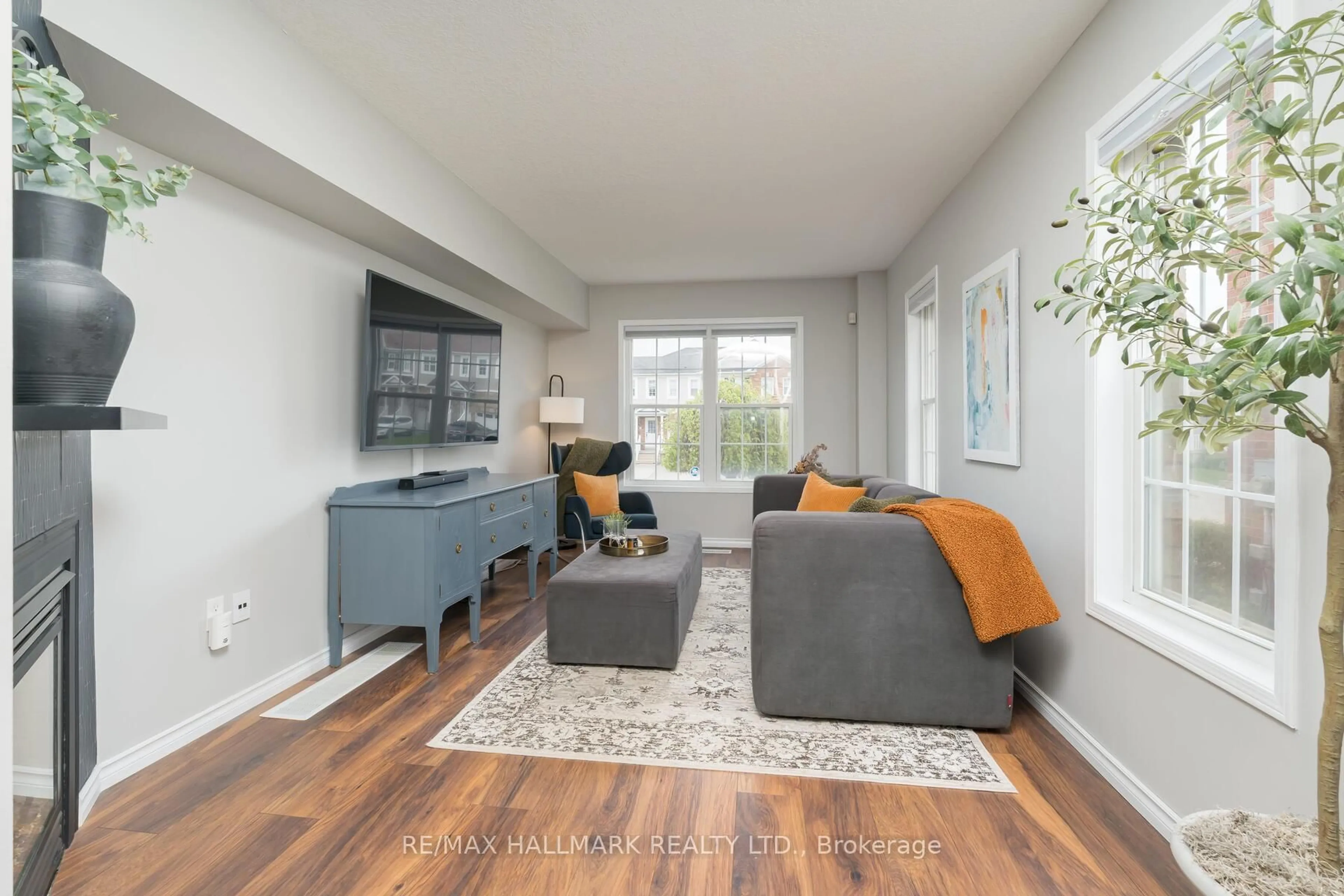 Living room with furniture, unknown for 47 Bloomington Dr, Cambridge Ontario N1P 1J5