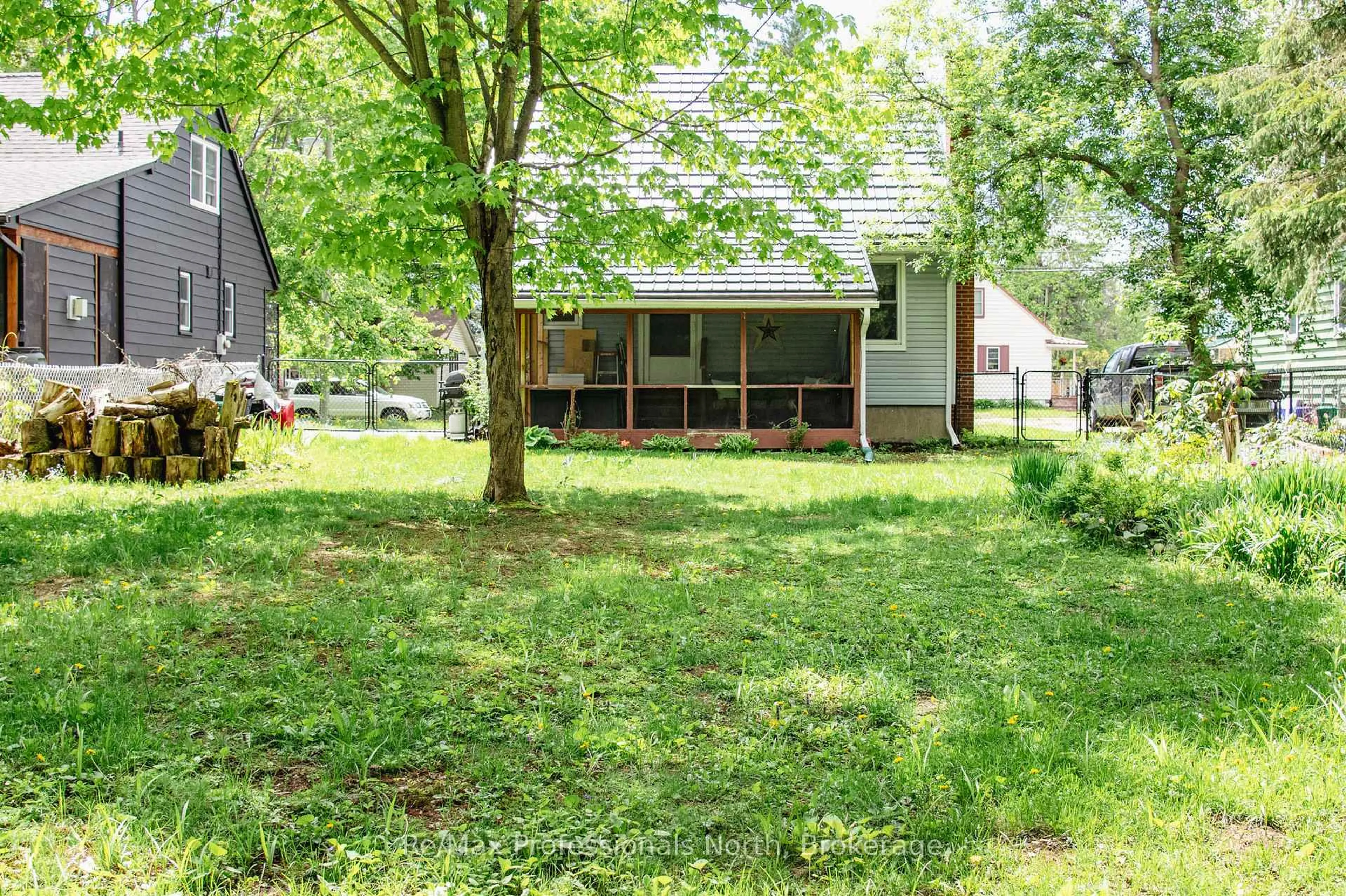Unknown for 53 Aubrey St, Bracebridge Ontario P1L 1L9