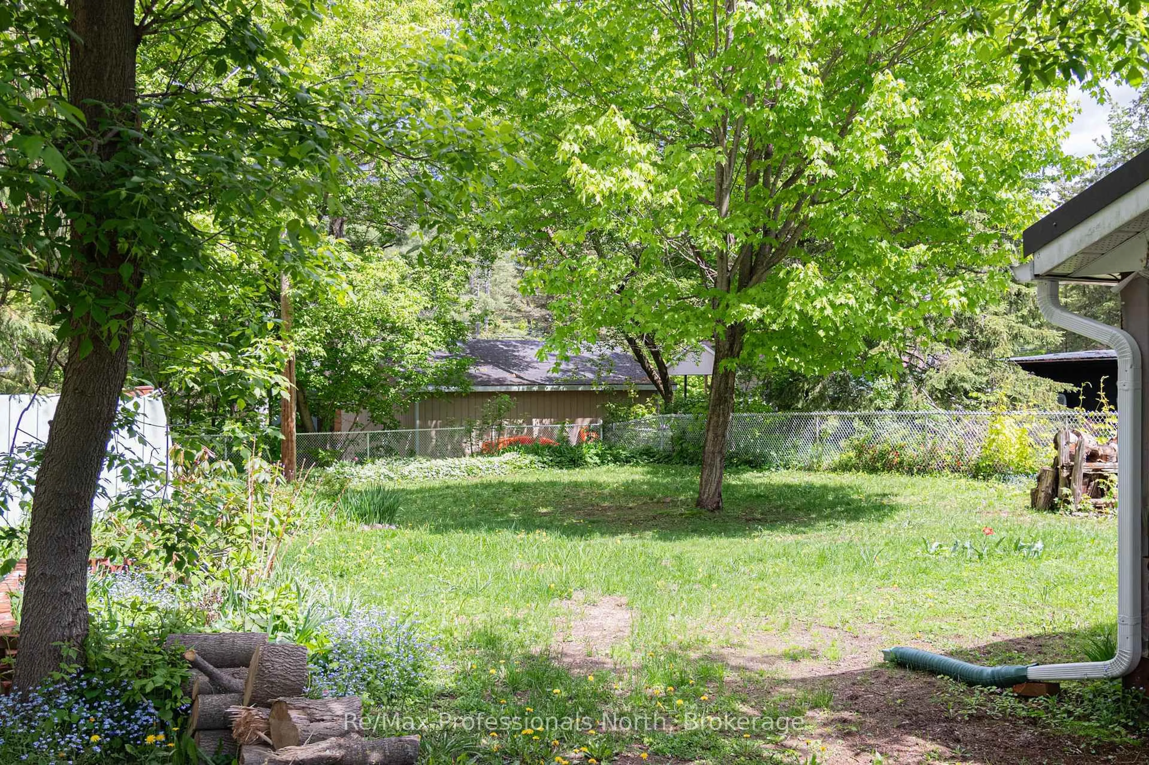 Patio, forest/trees view for 53 Aubrey St, Bracebridge Ontario P1L 1L9
