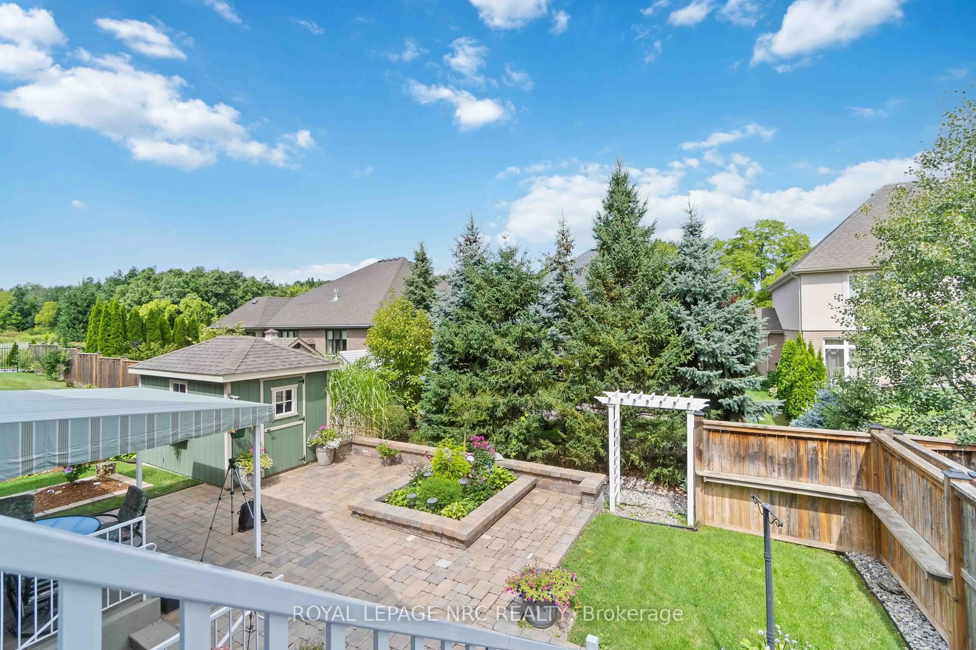 Patio, mountain view for 36 HICKORY Ave, Niagara-on-the-Lake Ontario L0S 1J1