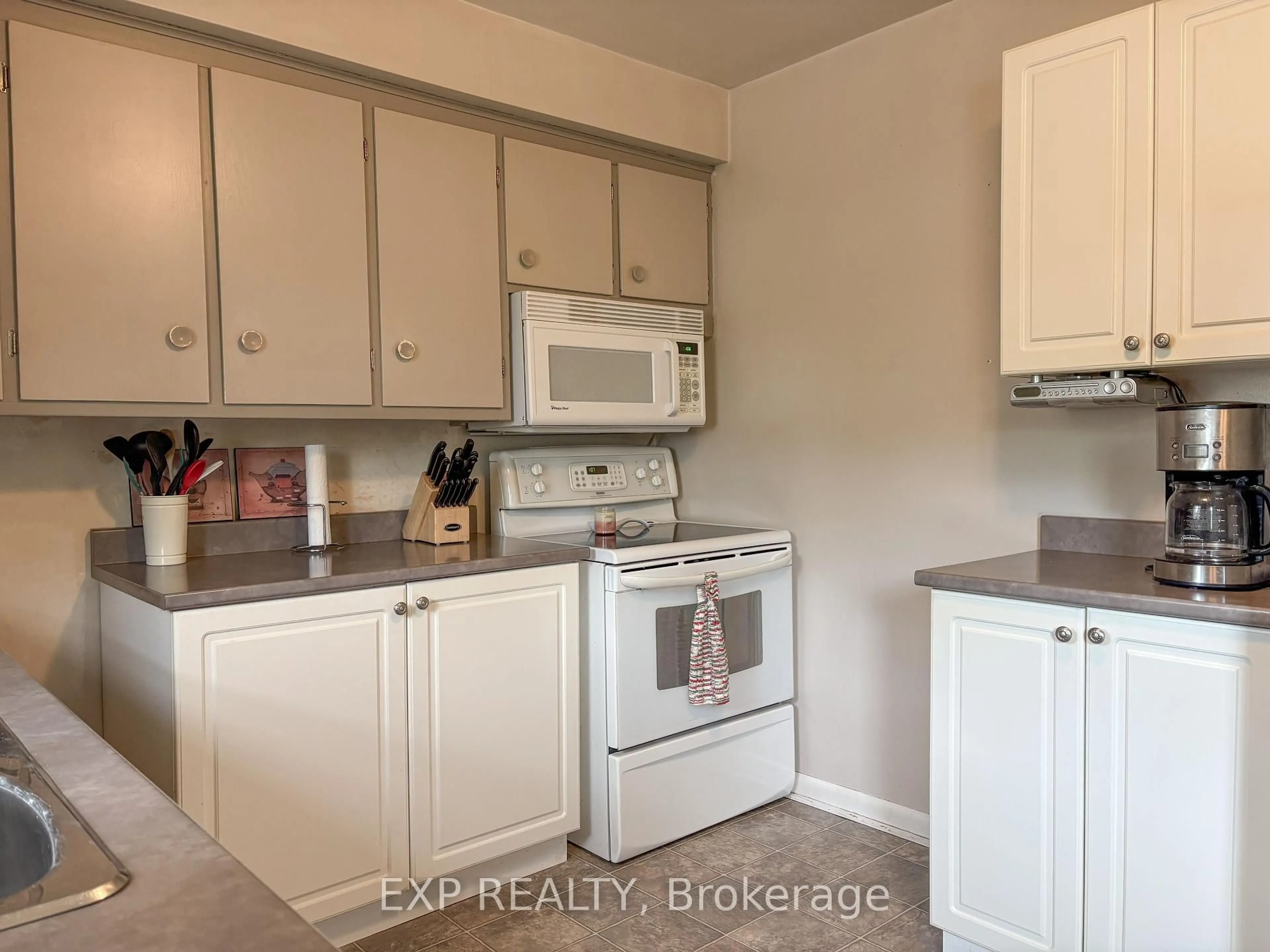 Standard kitchen, unknown for 348 Charles Ave, Renfrew Ontario K7V 3J1
