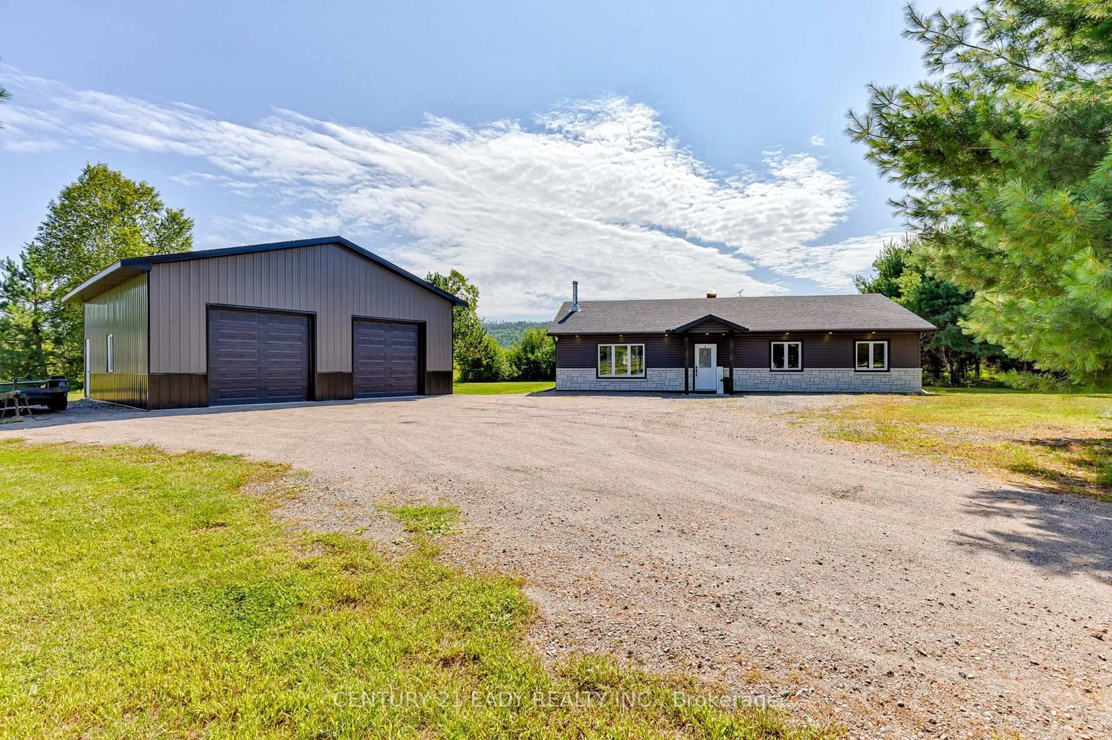 A pic from outside/outdoor area/front of a property/back of a property/a pic from drone, building for 64 Eastern Ave, Griffith Ontario K7V 1N3