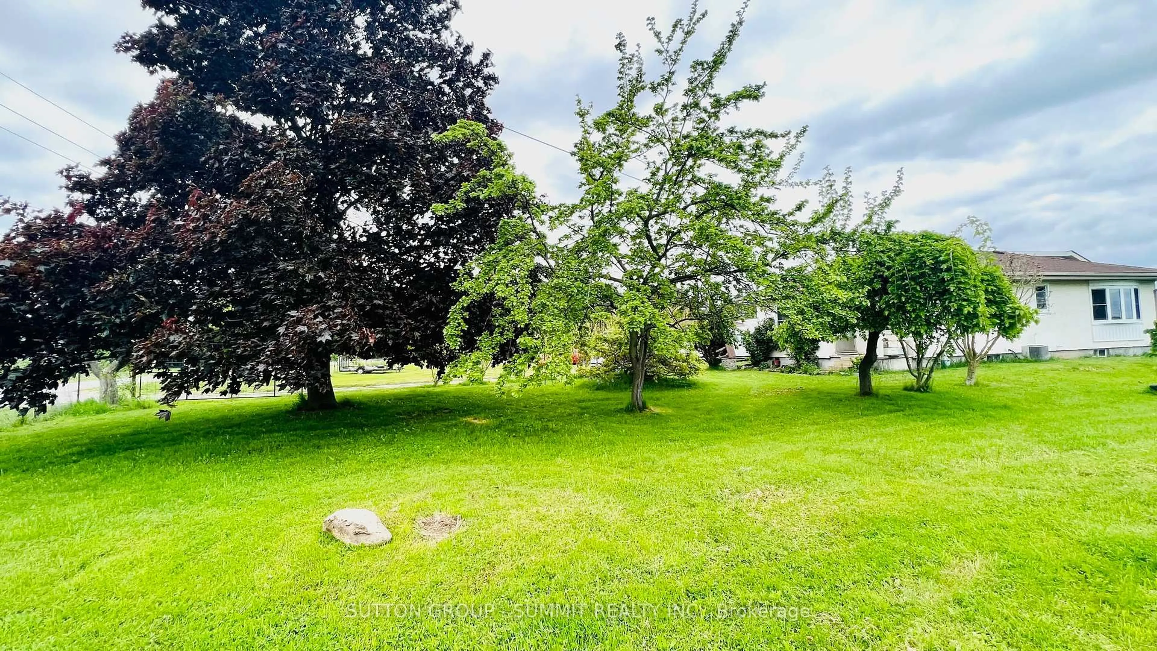 A pic from outside/outdoor area/front of a property/back of a property/a pic from drone, forest/trees view for 84 EAST WEST Line, Niagara-on-the-Lake Ontario L0S 1J0