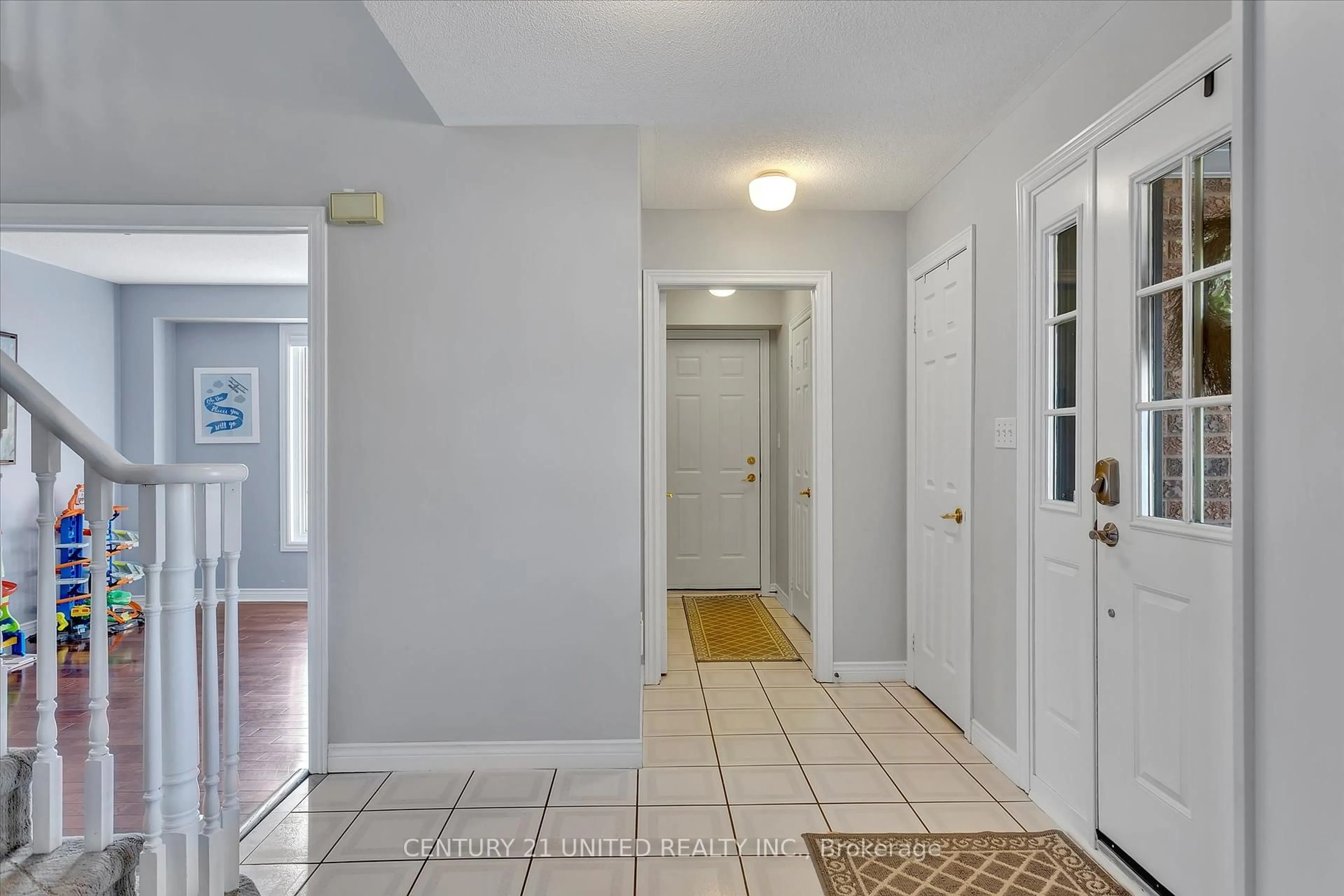 Indoor entryway for 1517 Glenforest Cres, Peterborough West Ontario K9K 2J2