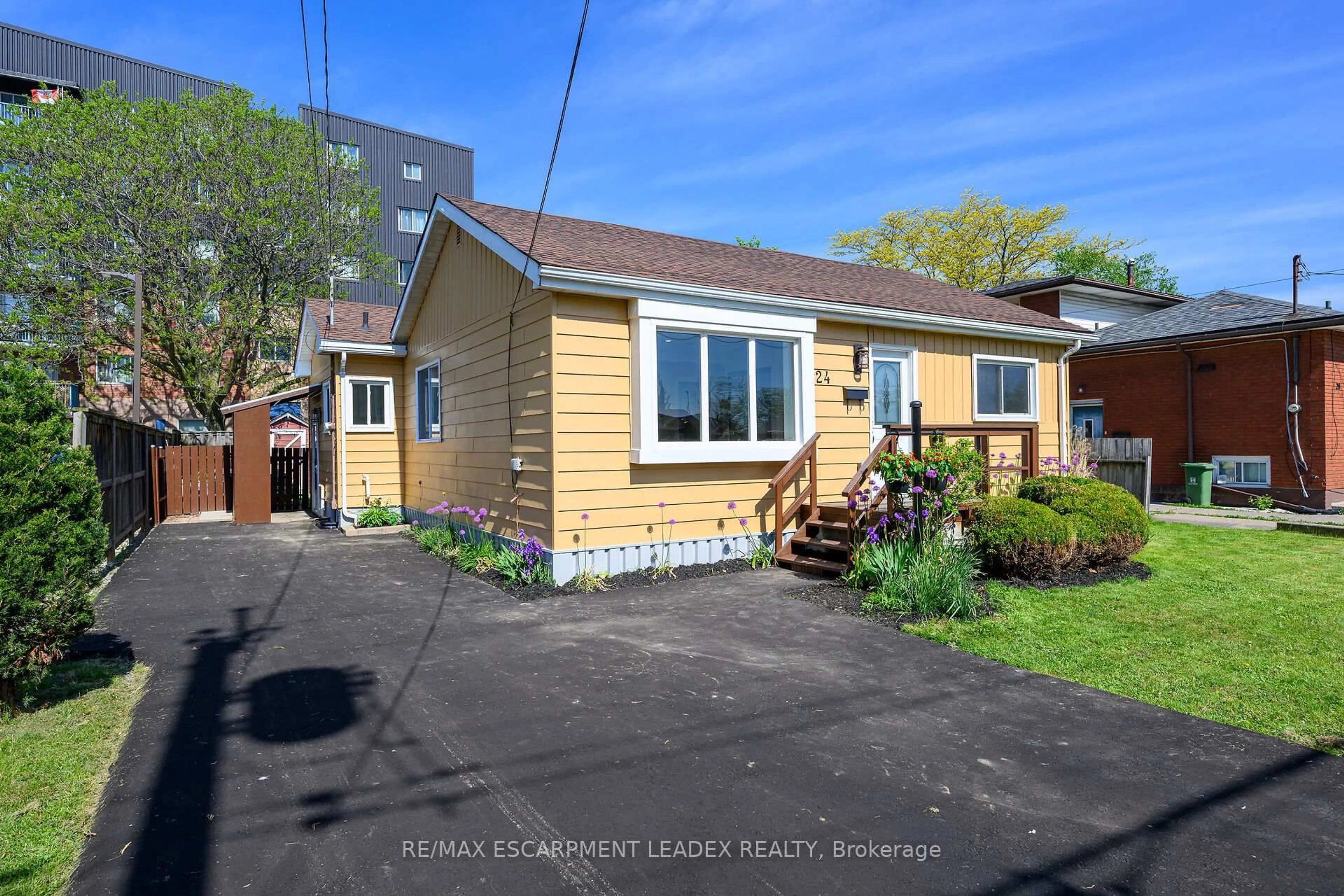 A pic from outside/outdoor area/front of a property/back of a property/a pic from drone, street for 24 Clapham Rd, Hamilton Ontario L8G 5A1