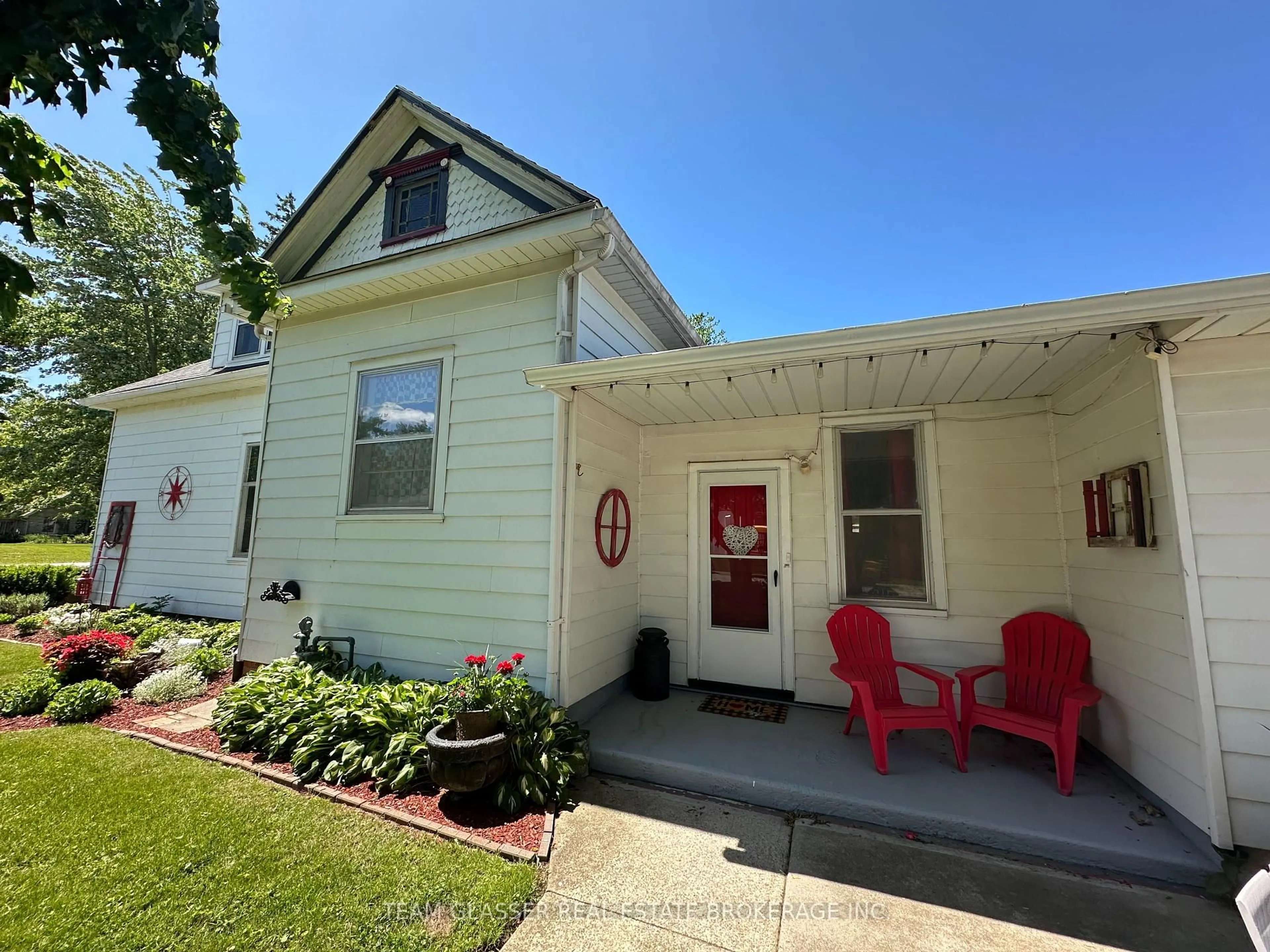 Home with vinyl exterior material, street for 420 Main St, Chatham-Kent Ontario N0P 1C0