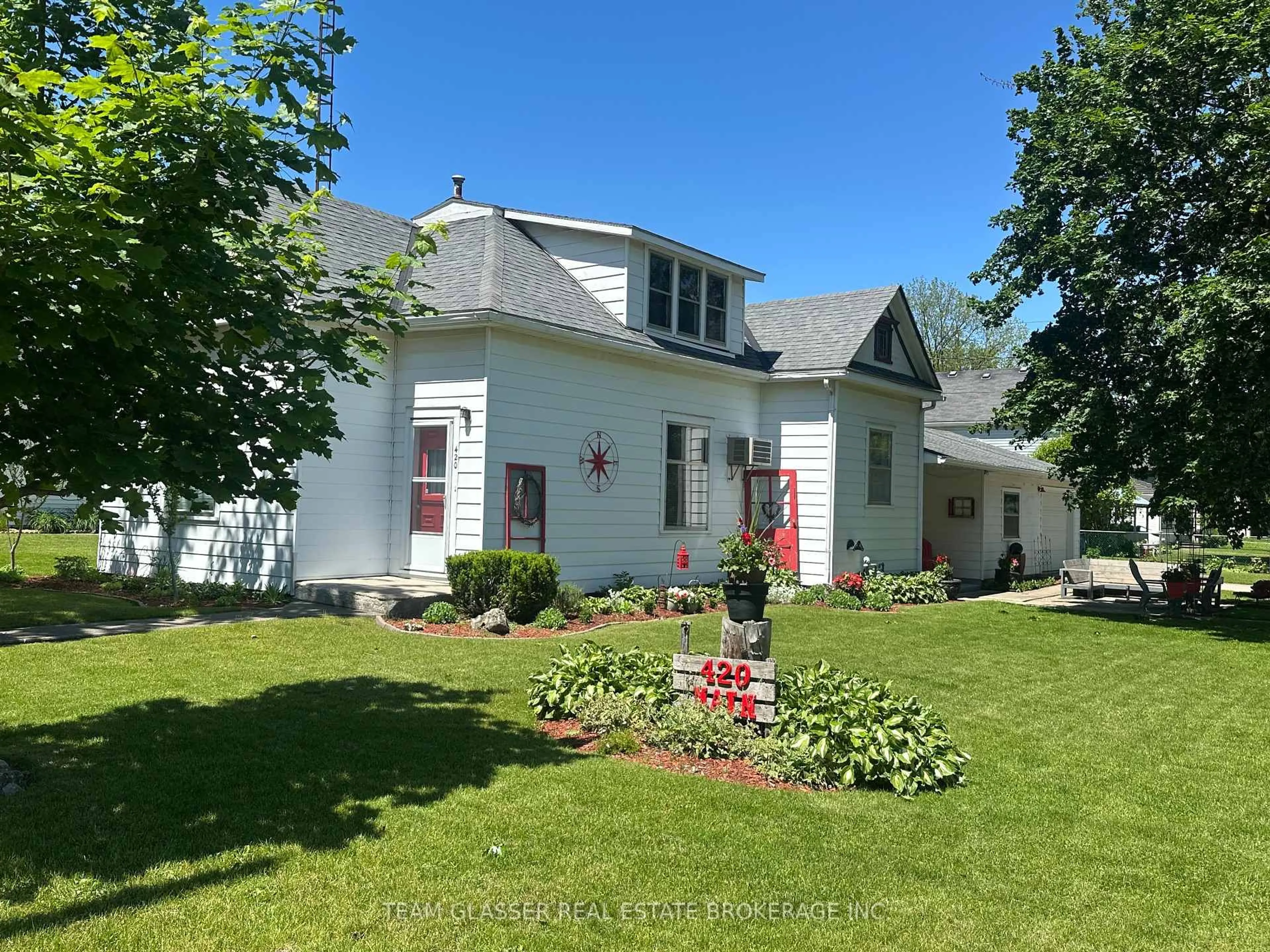 A pic from outside/outdoor area/front of a property/back of a property/a pic from drone, street for 420 Main St, Chatham-Kent Ontario N0P 1C0